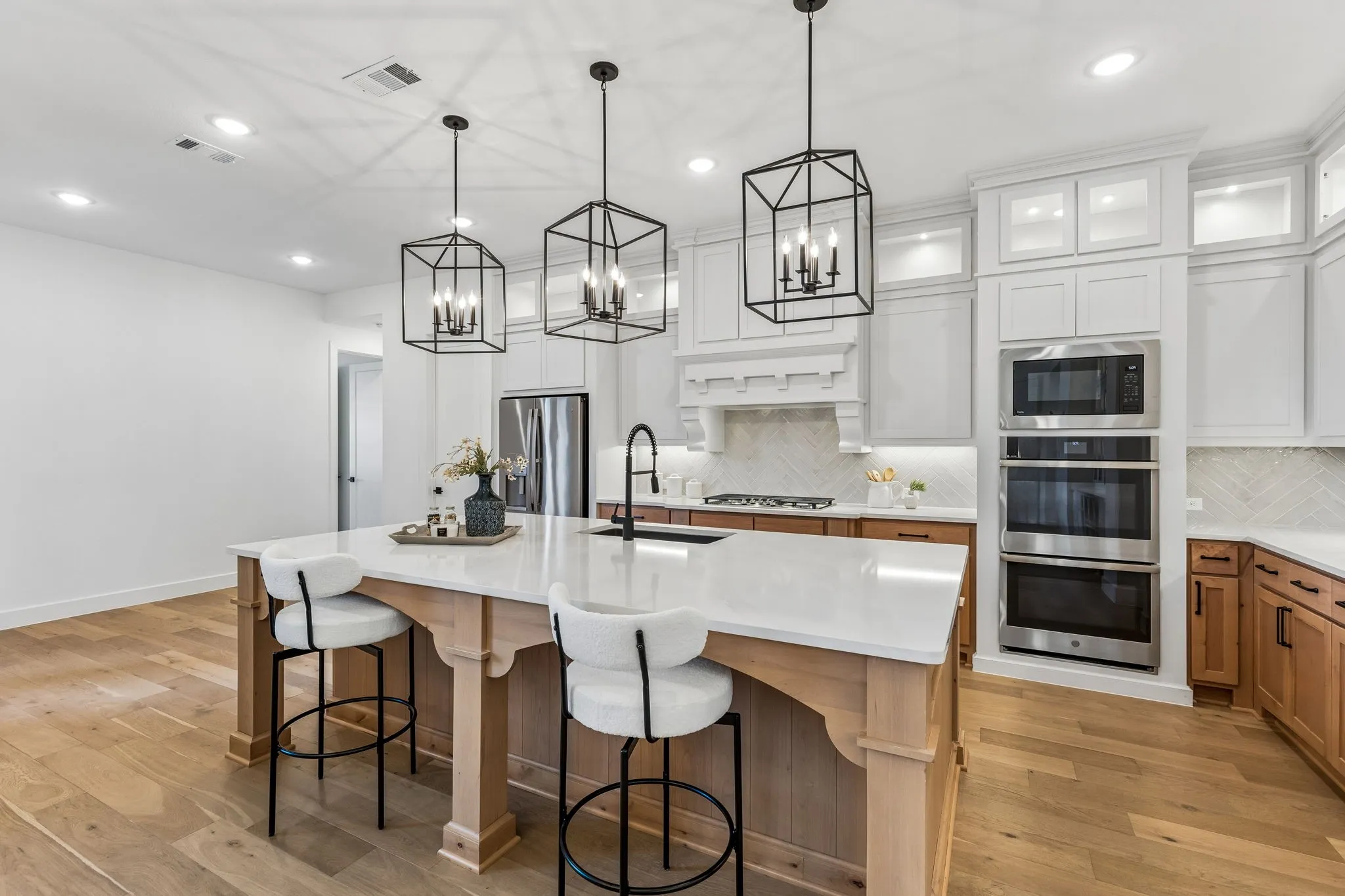 Single Family Residence For Sale in Rockwall County , 2226 Randas Way, Rockwall, Texas 75087, 4 Bedroom, 5 Bathroom, 3 Garage spaces, 4,054 Sqft, built in 2021, mls#21398201, Real Estate Agent in Rockwall, Homes For Sale in Rockwall county, Homes For Sale in Rockwall, Realtor in Rockwall Texas, Real Estate Brokerage Independent Realty Texas, Luminita Cordes Realtor