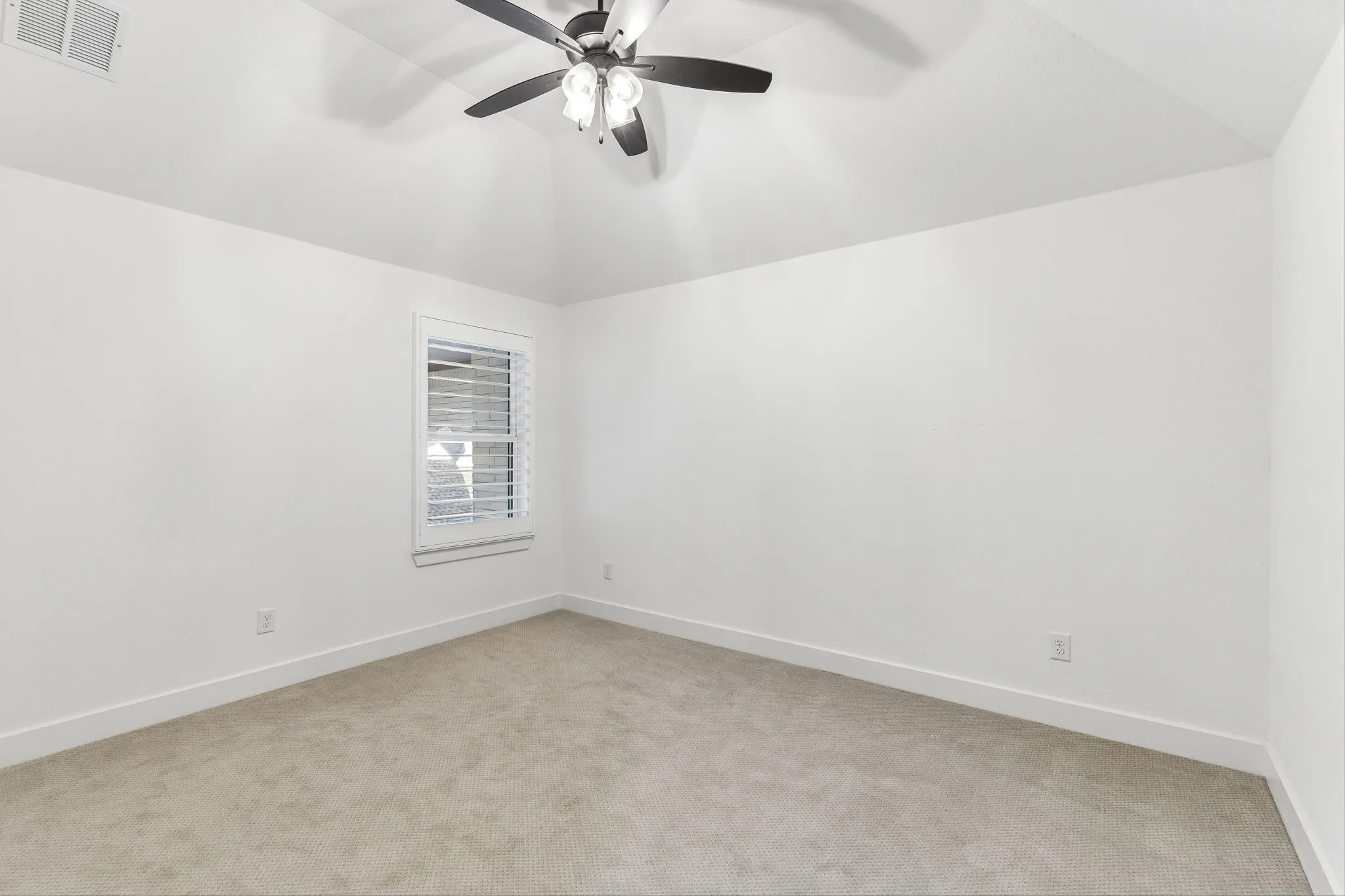 Single Family Residence For Sale in Rockwall County , 2226 Randas Way, Rockwall, Texas 75087, 4 Bedroom, 5 Bathroom, 3 Garage spaces, 4,054 Sqft, built in 2021, mls#21398201, Real Estate Agent in Rockwall, Homes For Sale in Rockwall county, Homes For Sale in Rockwall, Realtor in Rockwall Texas, Real Estate Brokerage Independent Realty Texas, Luminita Cordes Realtor