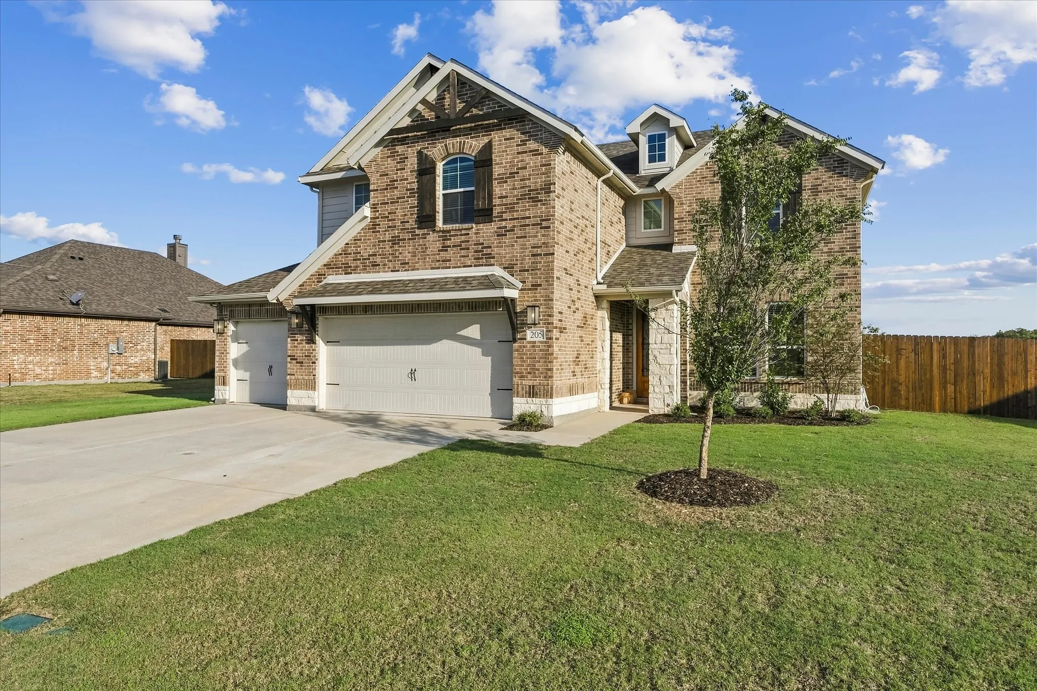 Single Family Residence For Sale in Hunt County , 205 Pilot Drive, Caddo Mills, Texas 75135, 4 Bedroom, 3 Bathroom, 3 Garage spaces, 2,669 Sqft, built in 2024, mls#21409981, Real Estate Agent in Caddo Mills, Homes For Sale in Hunt county, Homes For Sale in Caddo Mills, Realtor in Caddo Mills Texas, Real Estate Brokerage Independent Realty Texas, Luminita Cordes Realtor