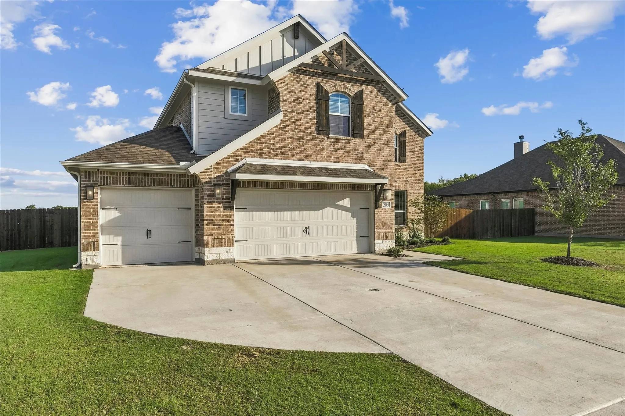 Single Family Residence For Sale in Hunt County , 205 Pilot Drive, Caddo Mills, Texas 75135, 4 Bedroom, 3 Bathroom, 3 Garage spaces, 2,669 Sqft, built in 2024, mls#21409981, Real Estate Agent in Caddo Mills, Homes For Sale in Hunt county, Homes For Sale in Caddo Mills, Realtor in Caddo Mills Texas, Real Estate Brokerage Independent Realty Texas, Luminita Cordes Realtor