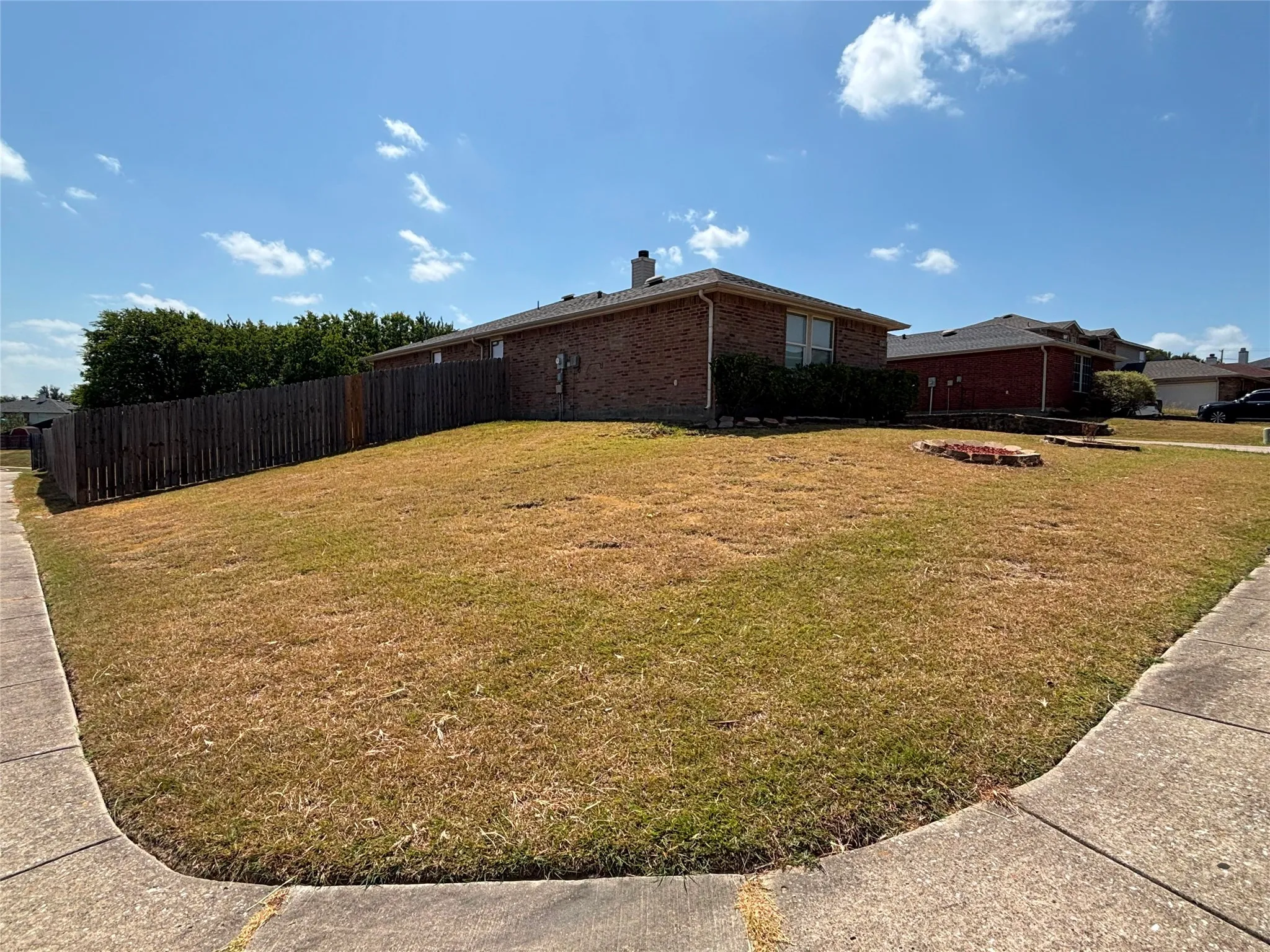 Single Family Residence For Sale in Dallas County , 2733 Ingram Circle, Mesquite, Texas 75181, 4 Bedroom, 2 Bathroom, 2 Garage spaces, 1,944 Sqft, built in 2005, mls#21410070, Real Estate Agent in Mesquite, Homes For Sale in Dallas county, Homes For Sale in Mesquite, Realtor in Mesquite Texas, Real Estate Brokerage Independent Realty Texas, Luminita Cordes Realtor