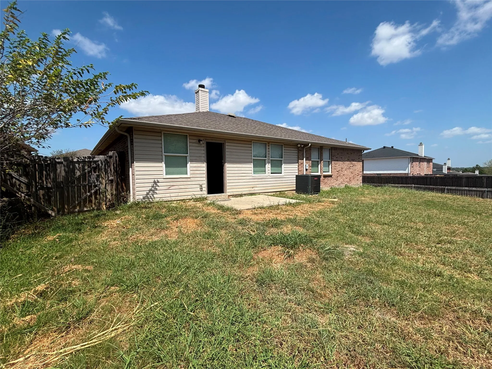 Single Family Residence For Sale in Dallas County , 2733 Ingram Circle, Mesquite, Texas 75181, 4 Bedroom, 2 Bathroom, 2 Garage spaces, 1,944 Sqft, built in 2005, mls#21410070, Real Estate Agent in Mesquite, Homes For Sale in Dallas county, Homes For Sale in Mesquite, Realtor in Mesquite Texas, Real Estate Brokerage Independent Realty Texas, Luminita Cordes Realtor