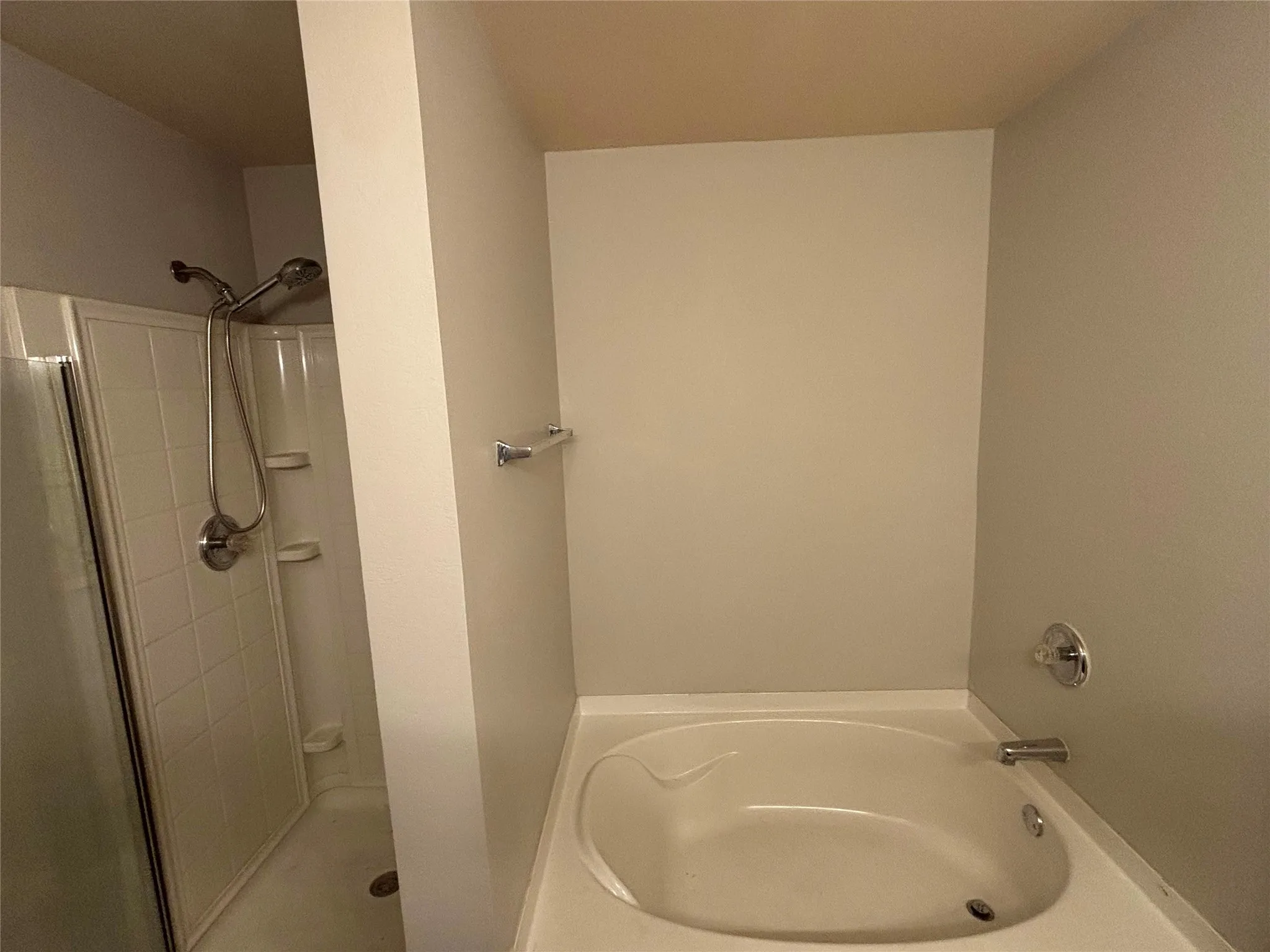 Single Family Residence For Sale in Dallas County , 2733 Ingram Circle, Mesquite, Texas 75181, 4 Bedroom, 2 Bathroom, 2 Garage spaces, 1,944 Sqft, built in 2005, mls#21410070, Real Estate Agent in Mesquite, Homes For Sale in Dallas county, Homes For Sale in Mesquite, Realtor in Mesquite Texas, Real Estate Brokerage Independent Realty Texas, Luminita Cordes Realtor