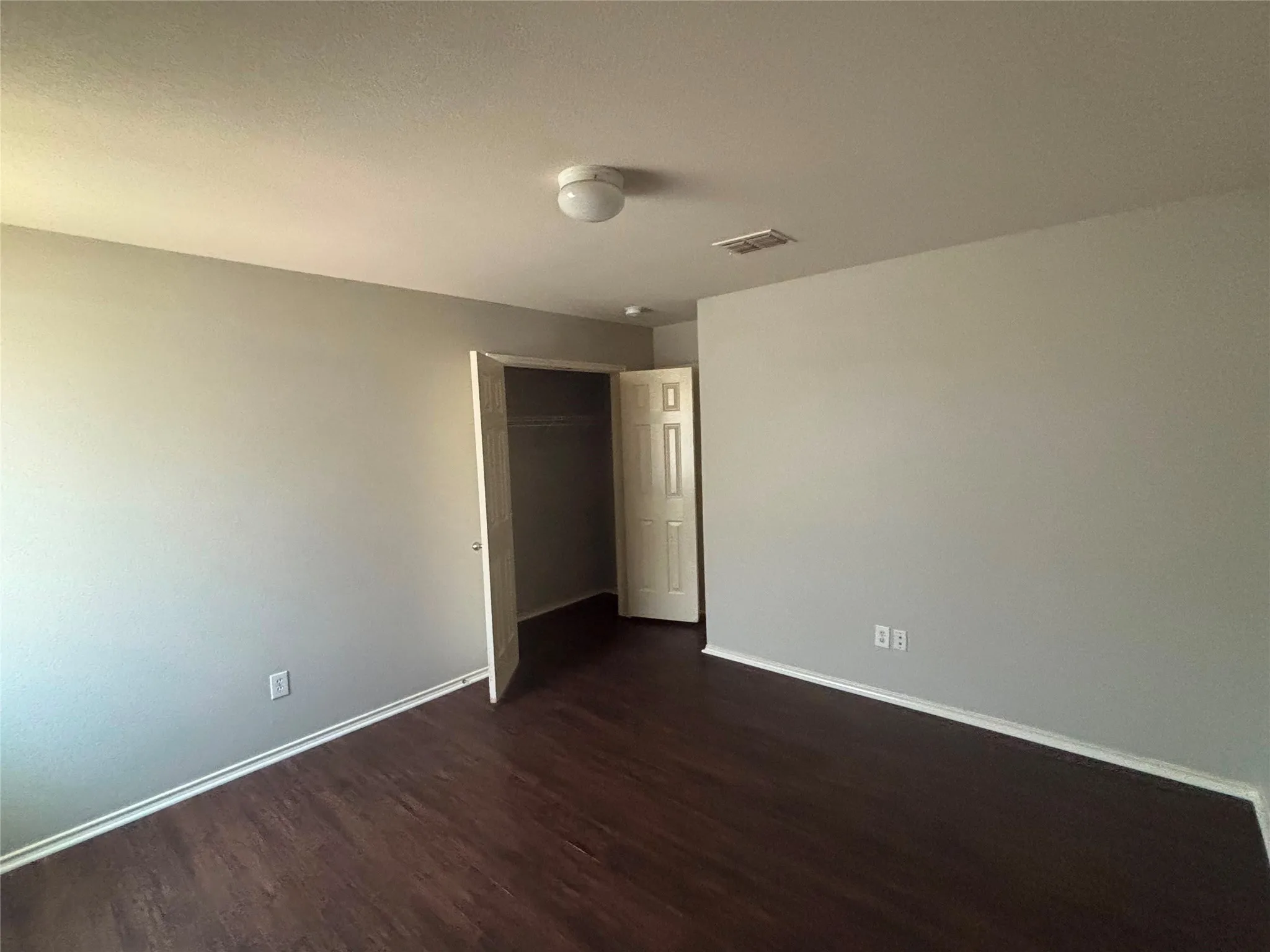 Single Family Residence For Sale in Dallas County , 2733 Ingram Circle, Mesquite, Texas 75181, 4 Bedroom, 2 Bathroom, 2 Garage spaces, 1,944 Sqft, built in 2005, mls#21410070, Real Estate Agent in Mesquite, Homes For Sale in Dallas county, Homes For Sale in Mesquite, Realtor in Mesquite Texas, Real Estate Brokerage Independent Realty Texas, Luminita Cordes Realtor