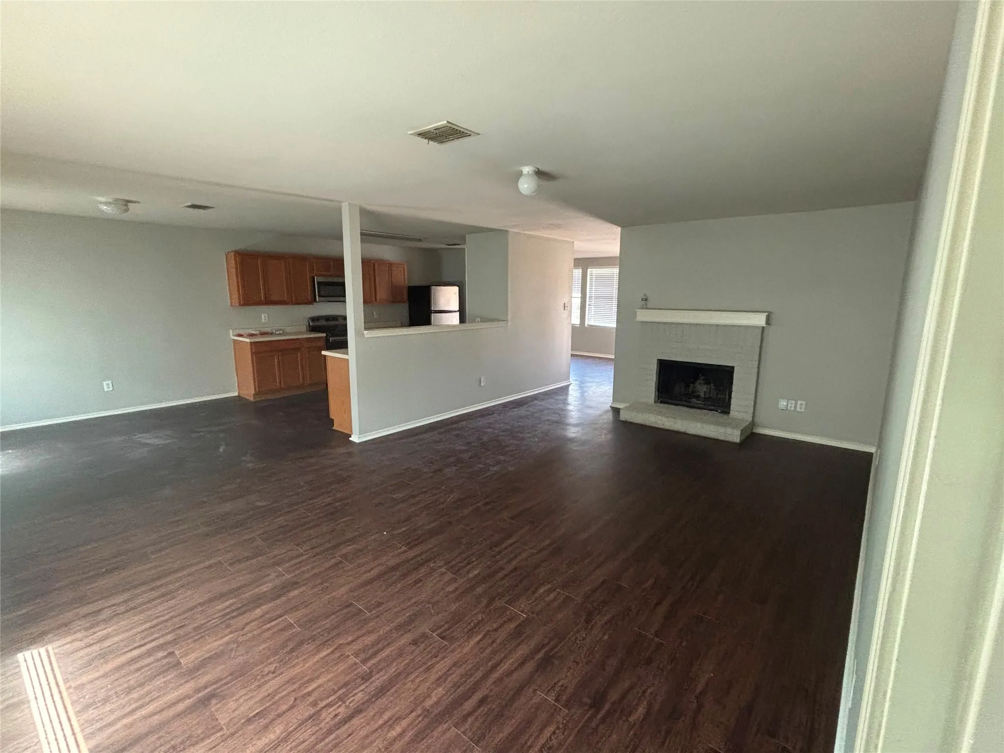 Single Family Residence For Sale in Dallas County , 2733 Ingram Circle, Mesquite, Texas 75181, 4 Bedroom, 2 Bathroom, 2 Garage spaces, 1,944 Sqft, built in 2005, mls#21410070, Real Estate Agent in Mesquite, Homes For Sale in Dallas county, Homes For Sale in Mesquite, Realtor in Mesquite Texas, Real Estate Brokerage Independent Realty Texas, Luminita Cordes Realtor