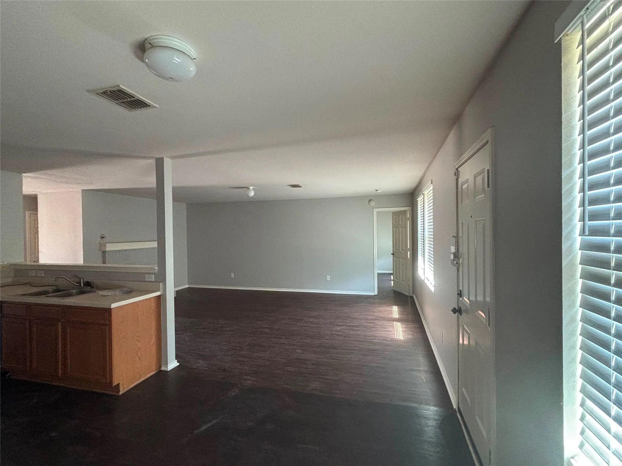 Single Family Residence For Sale in Dallas County , 2733 Ingram Circle, Mesquite, Texas 75181, 4 Bedroom, 2 Bathroom, 2 Garage spaces, 1,944 Sqft, built in 2005, mls#21410070, Real Estate Agent in Mesquite, Homes For Sale in Dallas county, Homes For Sale in Mesquite, Realtor in Mesquite Texas, Real Estate Brokerage Independent Realty Texas, Luminita Cordes Realtor