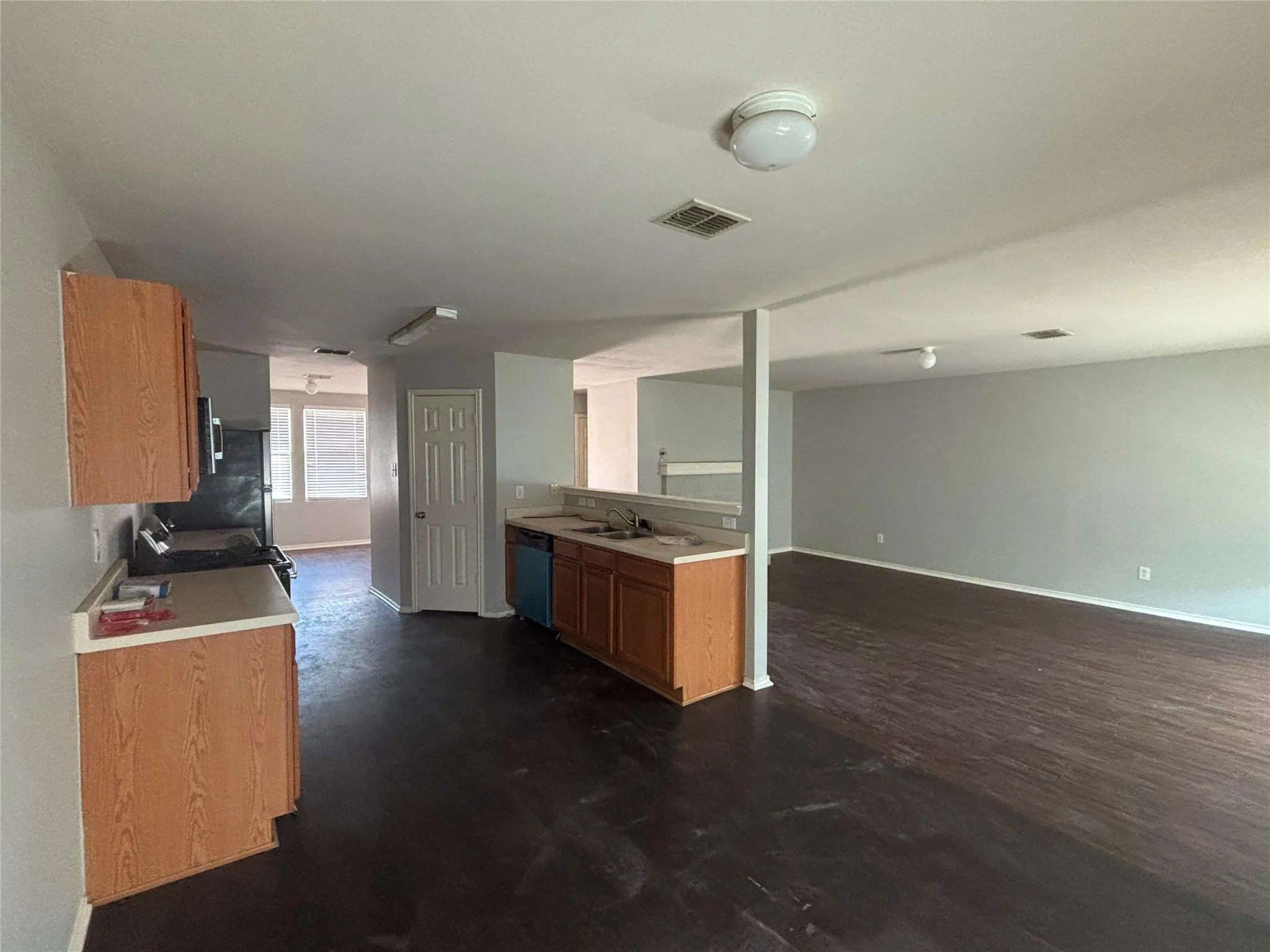 Single Family Residence For Sale in Dallas County , 2733 Ingram Circle, Mesquite, Texas 75181, 4 Bedroom, 2 Bathroom, 2 Garage spaces, 1,944 Sqft, built in 2005, mls#21410070, Real Estate Agent in Mesquite, Homes For Sale in Dallas county, Homes For Sale in Mesquite, Realtor in Mesquite Texas, Real Estate Brokerage Independent Realty Texas, Luminita Cordes Realtor