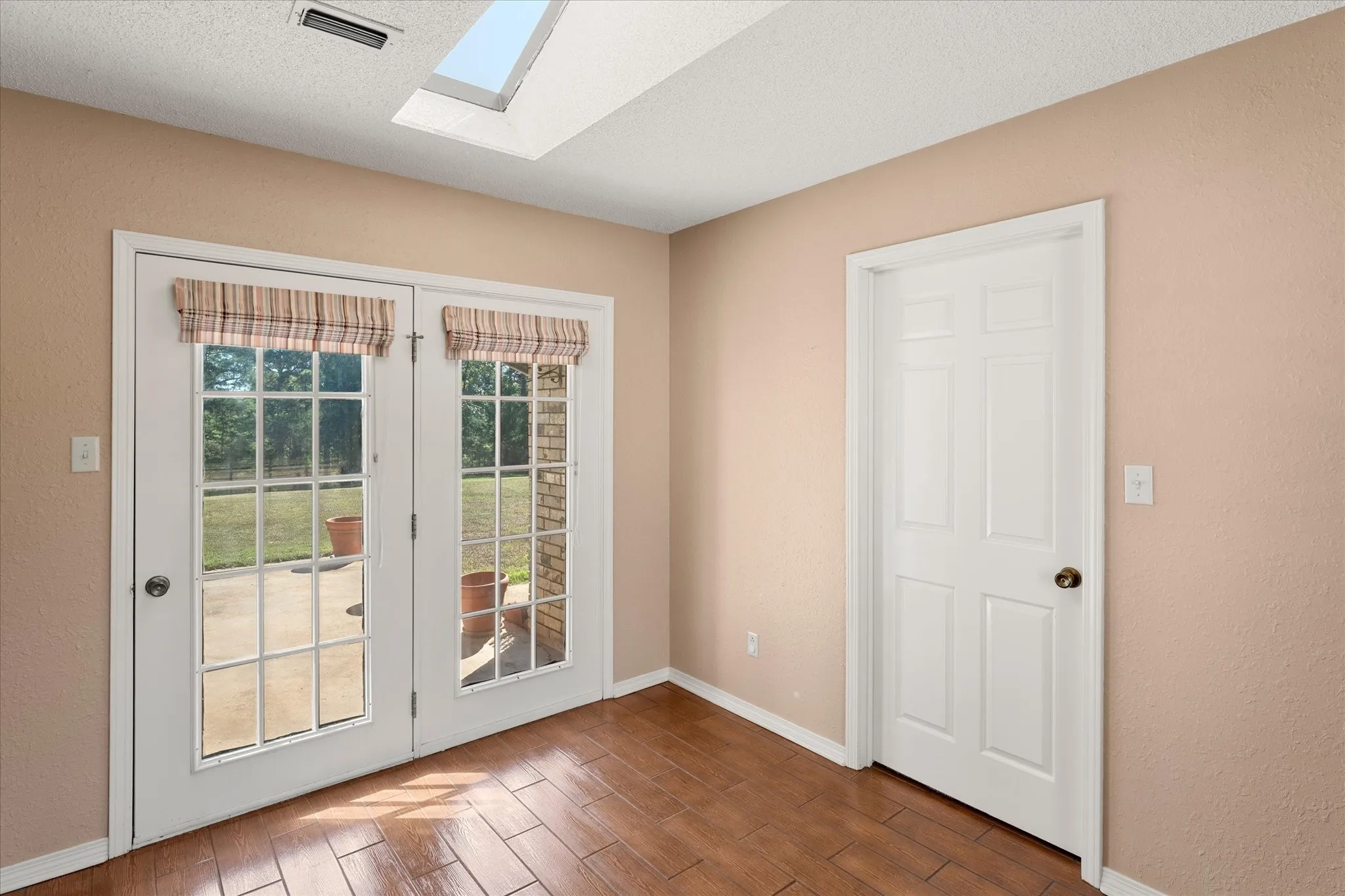 Single Family Residence For Sale in Cass County , 1070 County Road 3772, Queen City, Texas 75572, 4 Bedroom, 3 Bathroom, Garage spaces, 3,137 Sqft, built in 1986, mls#21409549, Real Estate Agent in Queen City, Homes For Sale in Cass county, Homes For Sale in Queen City, Realtor in Queen City Texas, Real Estate Brokerage Independent Realty Texas, Luminita Cordes Realtor