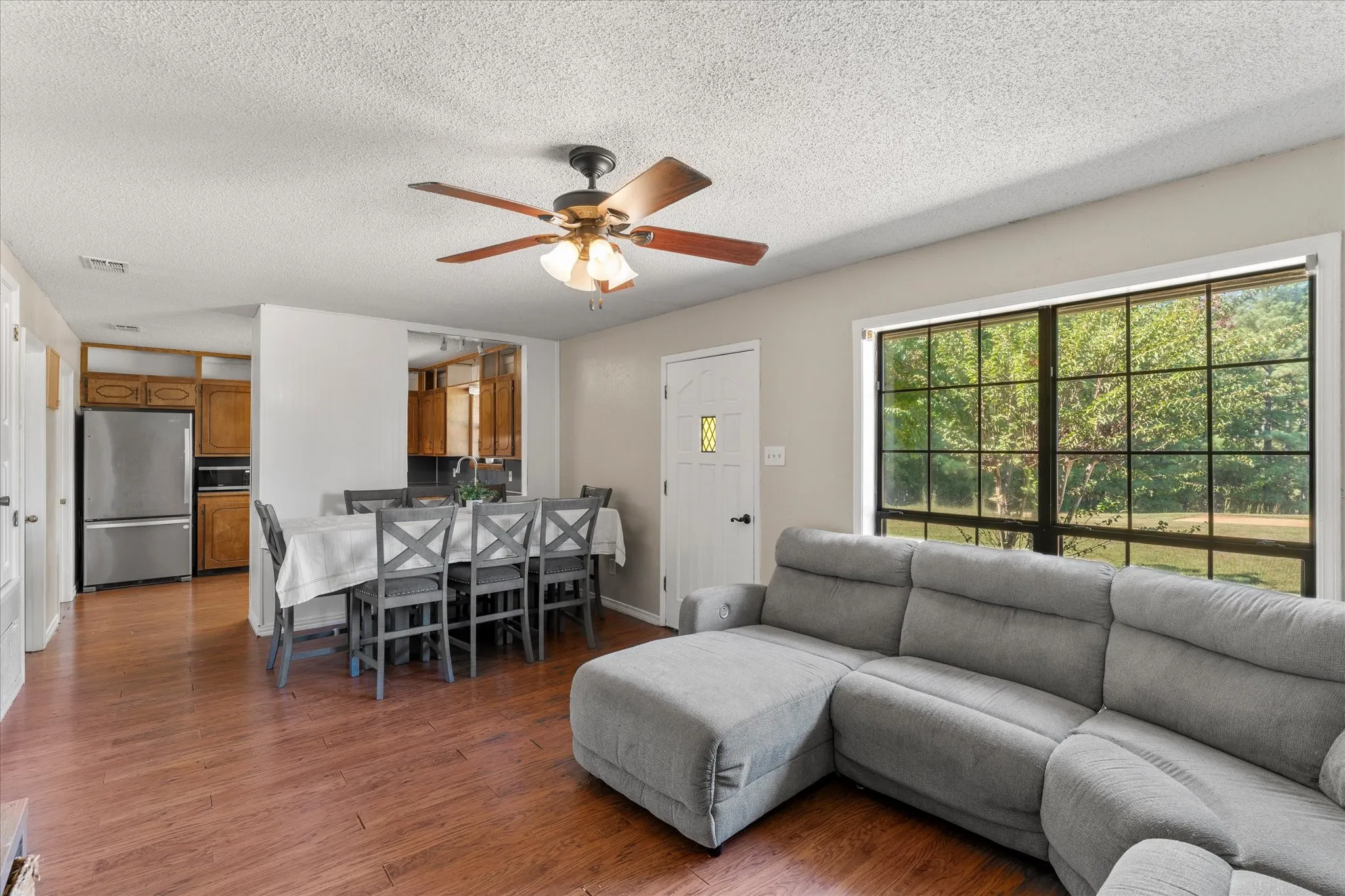 Single Family Residence For Sale in Cass County , 1070 County Road 3772, Queen City, Texas 75572, 4 Bedroom, 3 Bathroom, Garage spaces, 3,137 Sqft, built in 1986, mls#21409549, Real Estate Agent in Queen City, Homes For Sale in Cass county, Homes For Sale in Queen City, Realtor in Queen City Texas, Real Estate Brokerage Independent Realty Texas, Luminita Cordes Realtor