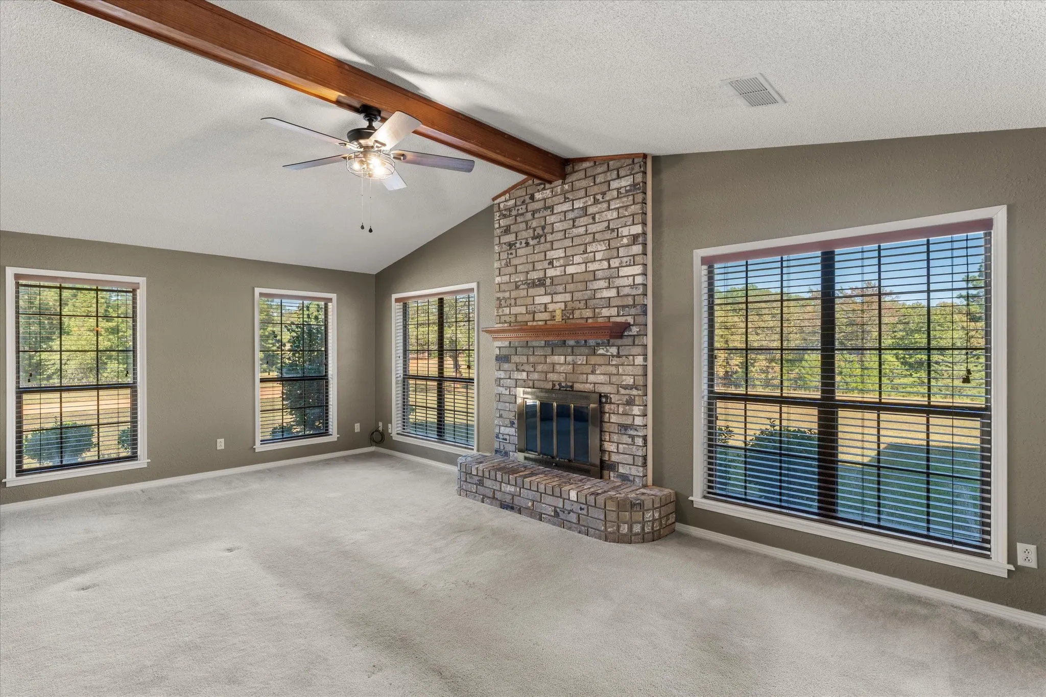 Single Family Residence For Sale in Cass County , 1070 County Road 3772, Queen City, Texas 75572, 4 Bedroom, 3 Bathroom, Garage spaces, 3,137 Sqft, built in 1986, mls#21409549, Real Estate Agent in Queen City, Homes For Sale in Cass county, Homes For Sale in Queen City, Realtor in Queen City Texas, Real Estate Brokerage Independent Realty Texas, Luminita Cordes Realtor