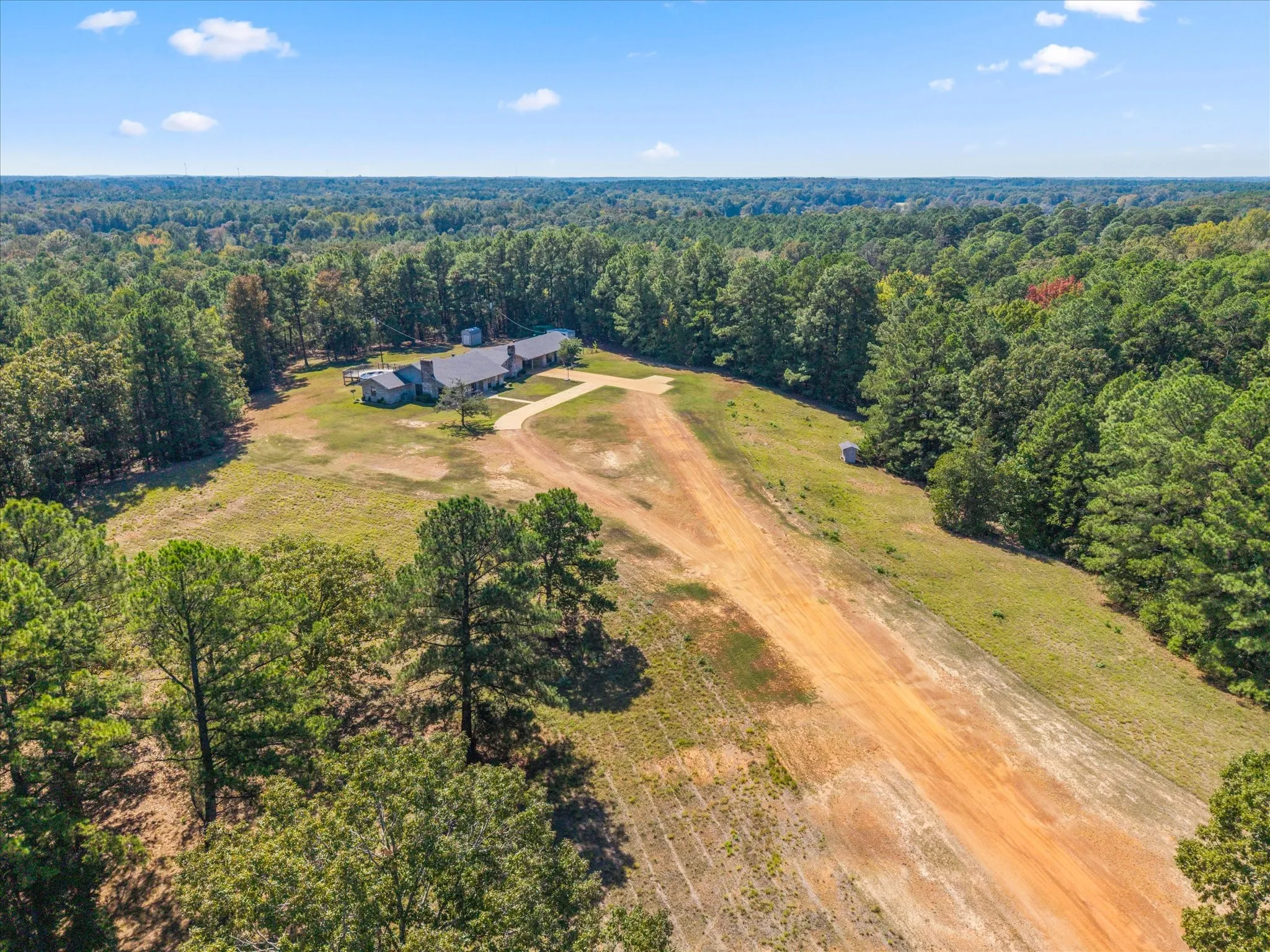 Single Family Residence For Sale in Cass County , 1070 County Road 3772, Queen City, Texas 75572, 4 Bedroom, 3 Bathroom, Garage spaces, 3,137 Sqft, built in 1986, mls#21409549, Real Estate Agent in Queen City, Homes For Sale in Cass county, Homes For Sale in Queen City, Realtor in Queen City Texas, Real Estate Brokerage Independent Realty Texas, Luminita Cordes Realtor