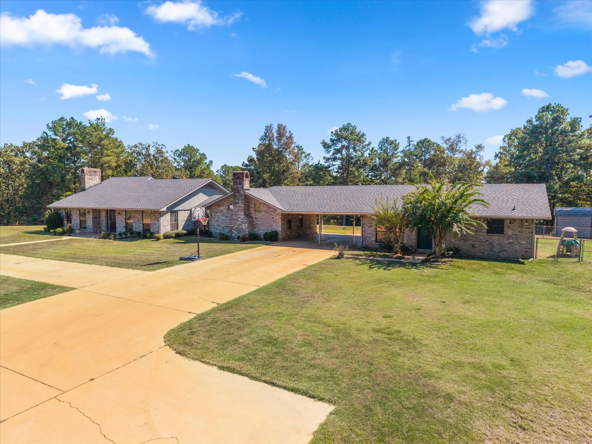 Single Family Residence For Sale in Cass County , 1070 County Road 3772, Queen City, Texas 75572, 4 Bedroom, 3 Bathroom, Garage spaces, 3,137 Sqft, built in 1986, mls#21409549, Real Estate Agent in Queen City, Homes For Sale in Cass county, Homes For Sale in Queen City, Realtor in Queen City Texas, Real Estate Brokerage Independent Realty Texas, Luminita Cordes Realtor