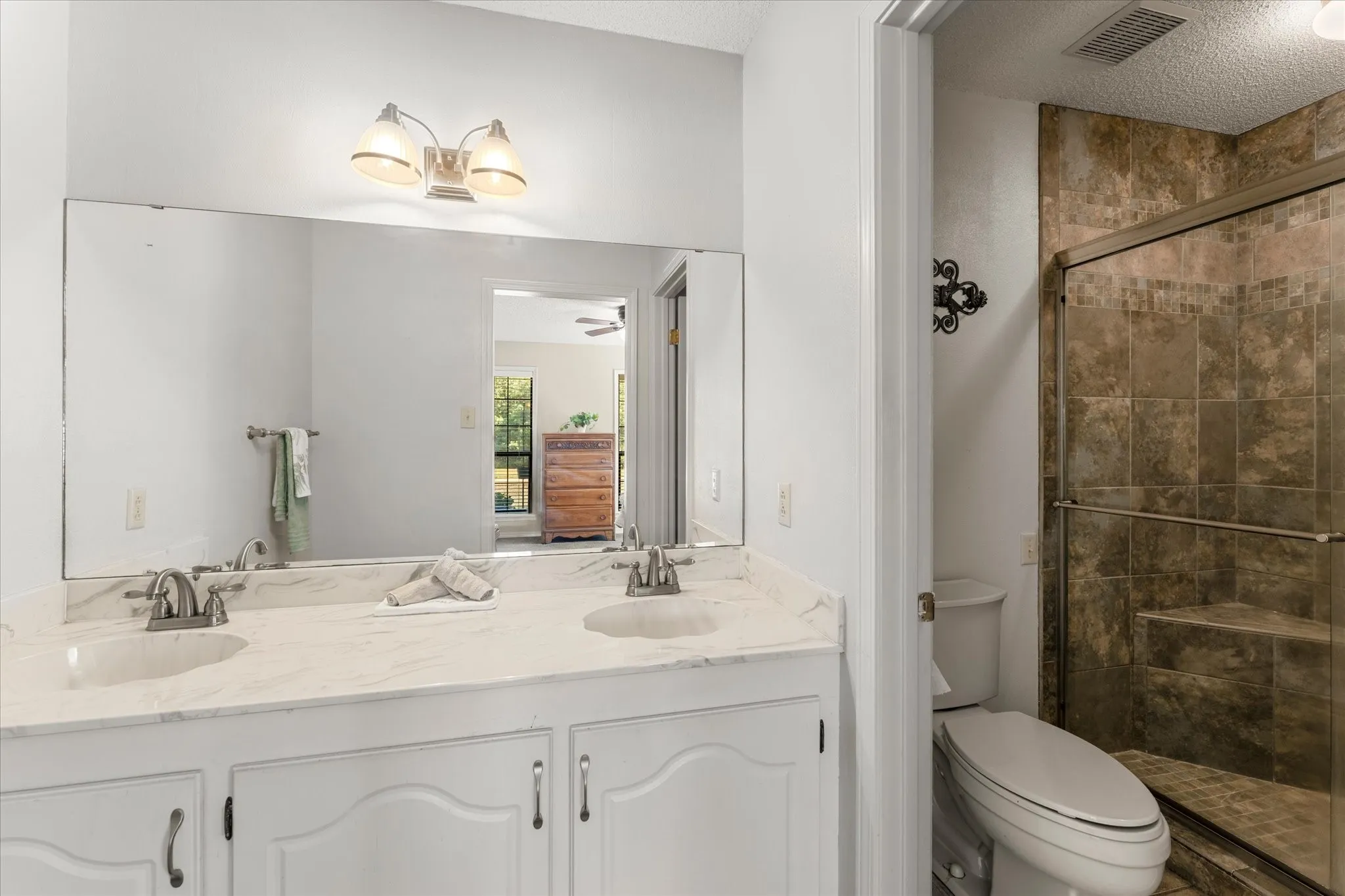 Single Family Residence For Sale in Cass County , 1070 County Road 3772, Queen City, Texas 75572, 4 Bedroom, 3 Bathroom, Garage spaces, 3,137 Sqft, built in 1986, mls#21409549, Real Estate Agent in Queen City, Homes For Sale in Cass county, Homes For Sale in Queen City, Realtor in Queen City Texas, Real Estate Brokerage Independent Realty Texas, Luminita Cordes Realtor