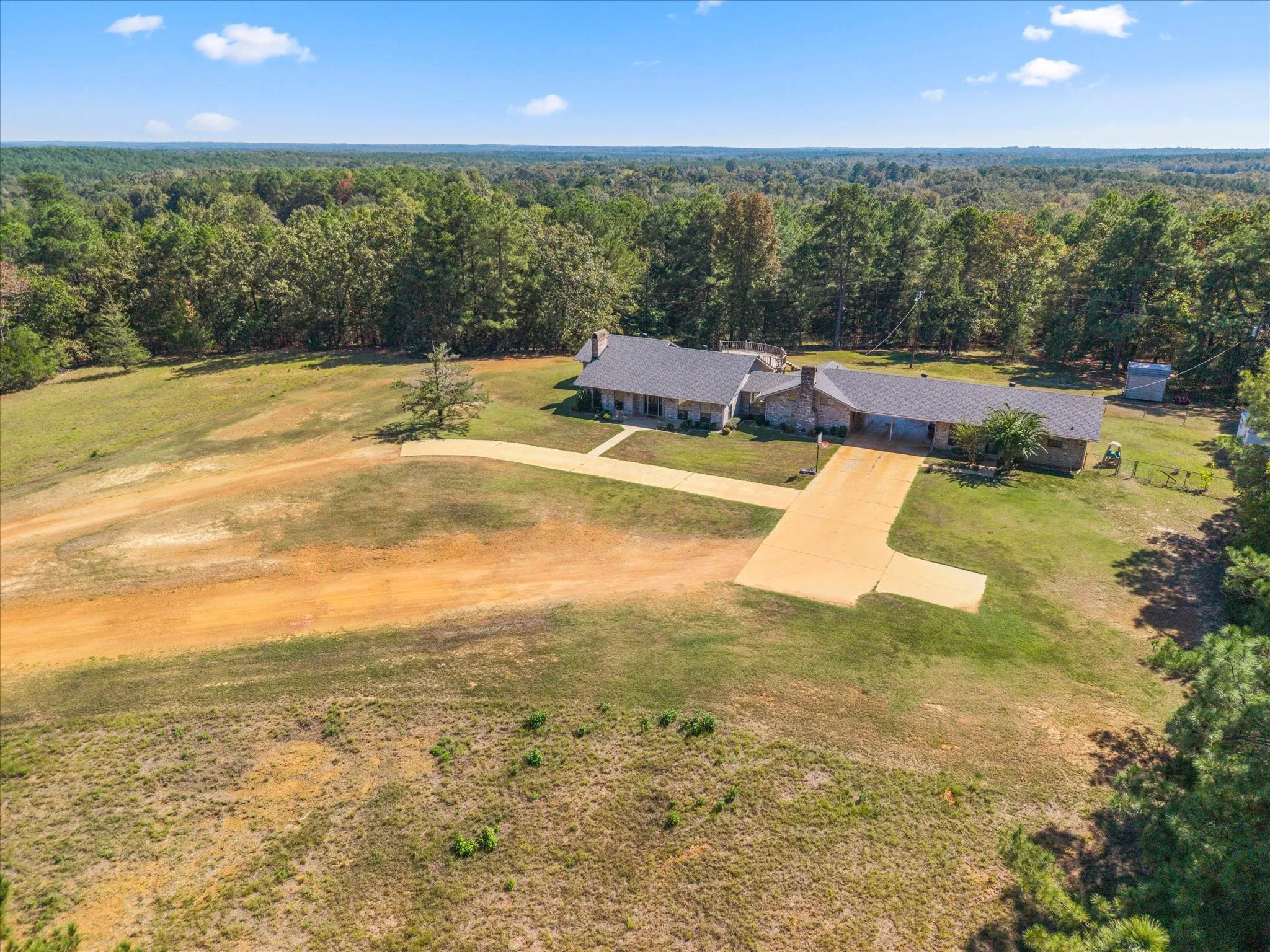 Single Family Residence For Sale in Cass County , 1070 County Road 3772, Queen City, Texas 75572, 4 Bedroom, 3 Bathroom, Garage spaces, 3,137 Sqft, built in 1986, mls#21409549, Real Estate Agent in Queen City, Homes For Sale in Cass county, Homes For Sale in Queen City, Realtor in Queen City Texas, Real Estate Brokerage Independent Realty Texas, Luminita Cordes Realtor