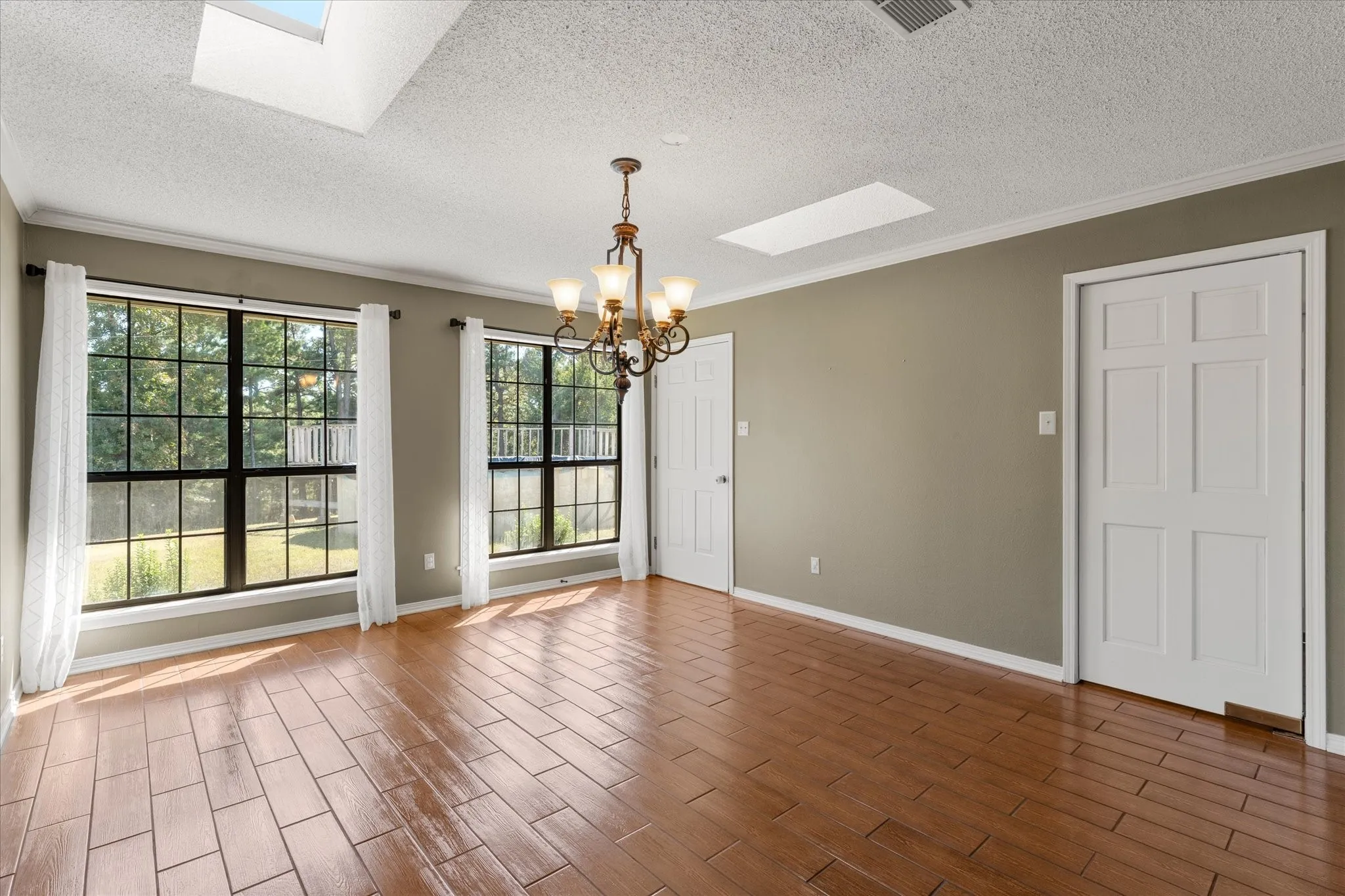 Single Family Residence For Sale in Cass County , 1070 County Road 3772, Queen City, Texas 75572, 4 Bedroom, 3 Bathroom, Garage spaces, 3,137 Sqft, built in 1986, mls#21409549, Real Estate Agent in Queen City, Homes For Sale in Cass county, Homes For Sale in Queen City, Realtor in Queen City Texas, Real Estate Brokerage Independent Realty Texas, Luminita Cordes Realtor