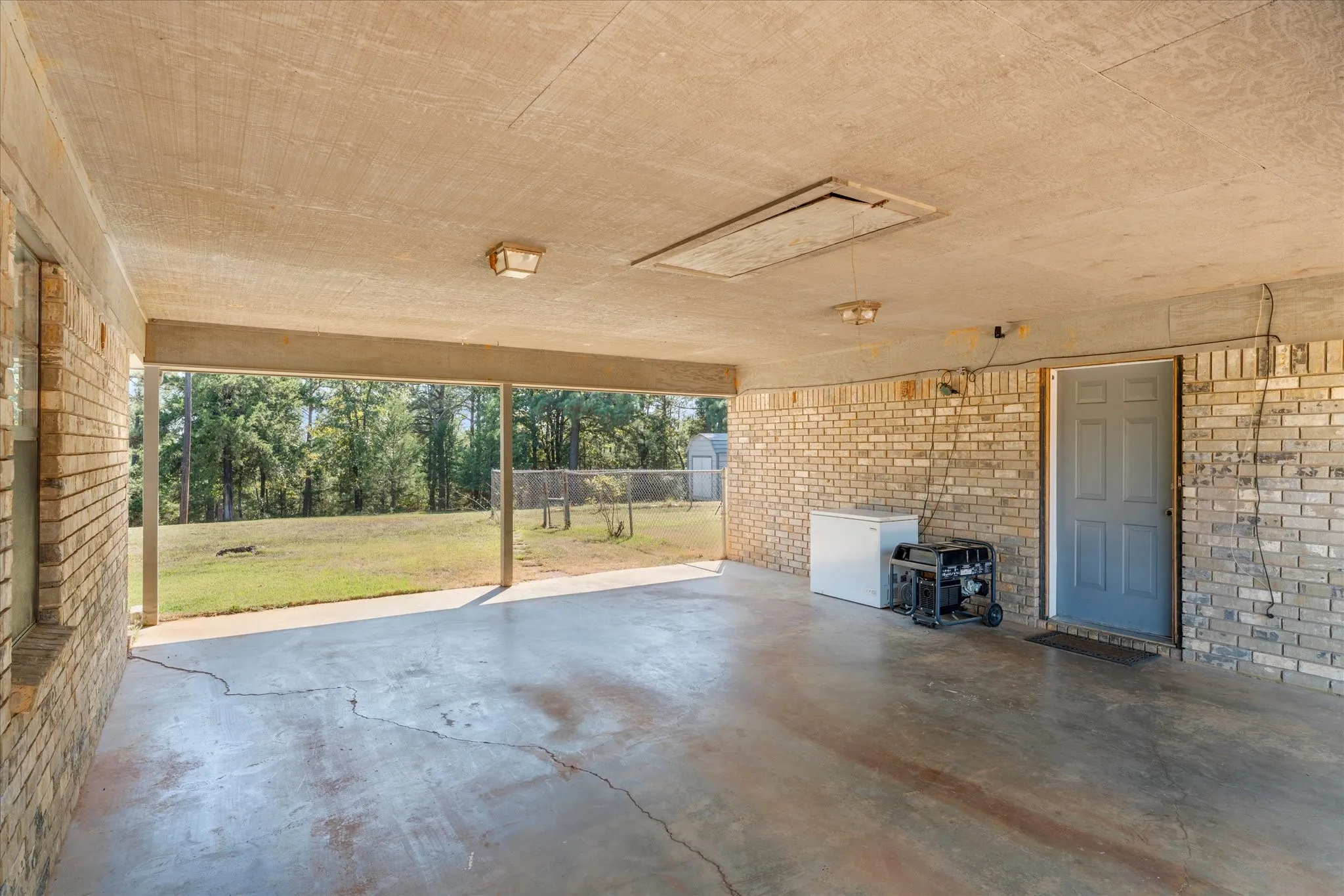 Single Family Residence For Sale in Cass County , 1070 County Road 3772, Queen City, Texas 75572, 4 Bedroom, 3 Bathroom, Garage spaces, 3,137 Sqft, built in 1986, mls#21409549, Real Estate Agent in Queen City, Homes For Sale in Cass county, Homes For Sale in Queen City, Realtor in Queen City Texas, Real Estate Brokerage Independent Realty Texas, Luminita Cordes Realtor