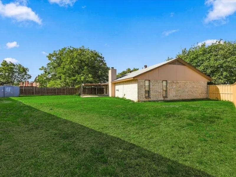Single Family Residence For Rent in Dallas County , 725 Southridge Court, Grand Prairie, Texas 75052, 3 Bedroom, 2 Bathroom, 2 Garage spaces, 1,392 Sqft, built in 1982, mls#21410080, Real Estate Agent in Grand Prairie, Homes For Rent in Dallas county, Homes For Rent in Grand Prairie, Realtor in Grand Prairie Texas, Real Estate Brokerage Independent Realty Texas, Luminita Cordes Realtor