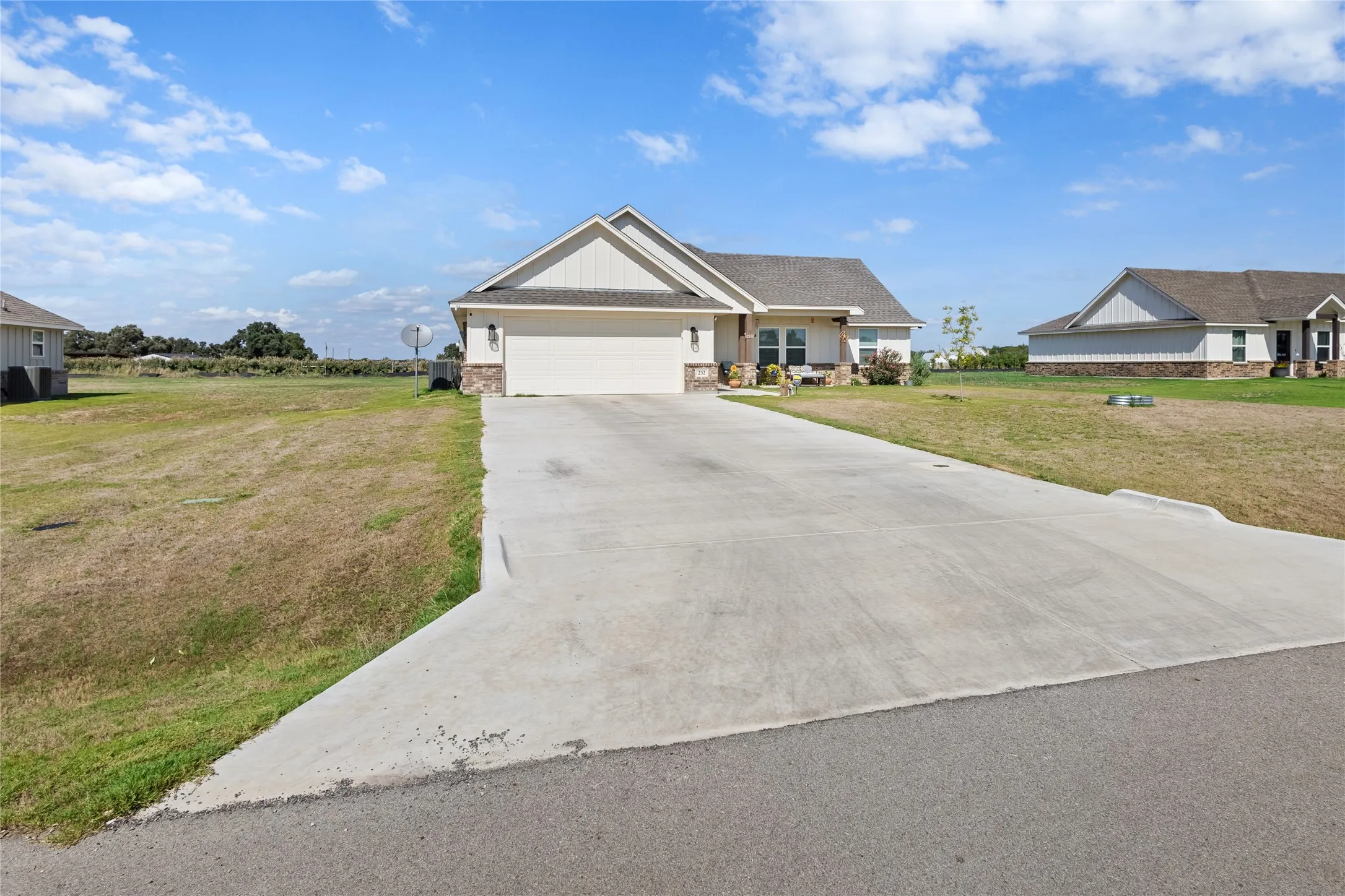 Single Family Residence For Sale in Hood County , 232 Yawney Drive, Lipan, Texas 76464, 3 Bedroom, 2 Bathroom, 2 Garage spaces, 1,533 Sqft, built in 2024, mls#21410084, Real Estate Agent in Lipan, Homes For Sale in Hood county, Homes For Sale in Lipan, Realtor in Lipan Texas, Real Estate Brokerage Independent Realty Texas, Luminita Cordes Realtor