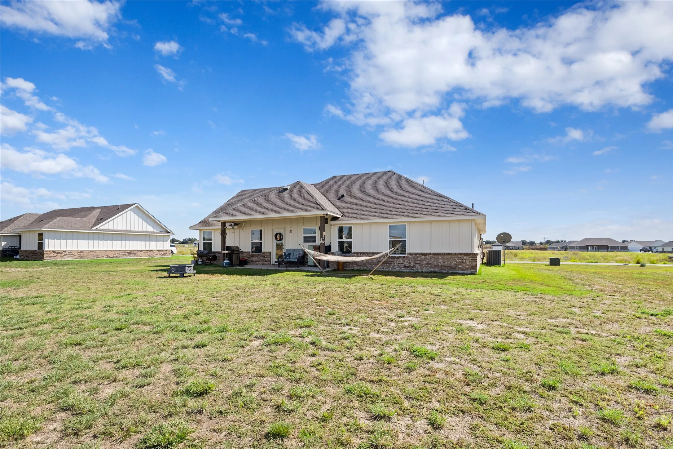 Single Family Residence For Sale in Hood County , 232 Yawney Drive, Lipan, Texas 76464, 3 Bedroom, 2 Bathroom, 2 Garage spaces, 1,533 Sqft, built in 2024, mls#21410084, Real Estate Agent in Lipan, Homes For Sale in Hood county, Homes For Sale in Lipan, Realtor in Lipan Texas, Real Estate Brokerage Independent Realty Texas, Luminita Cordes Realtor