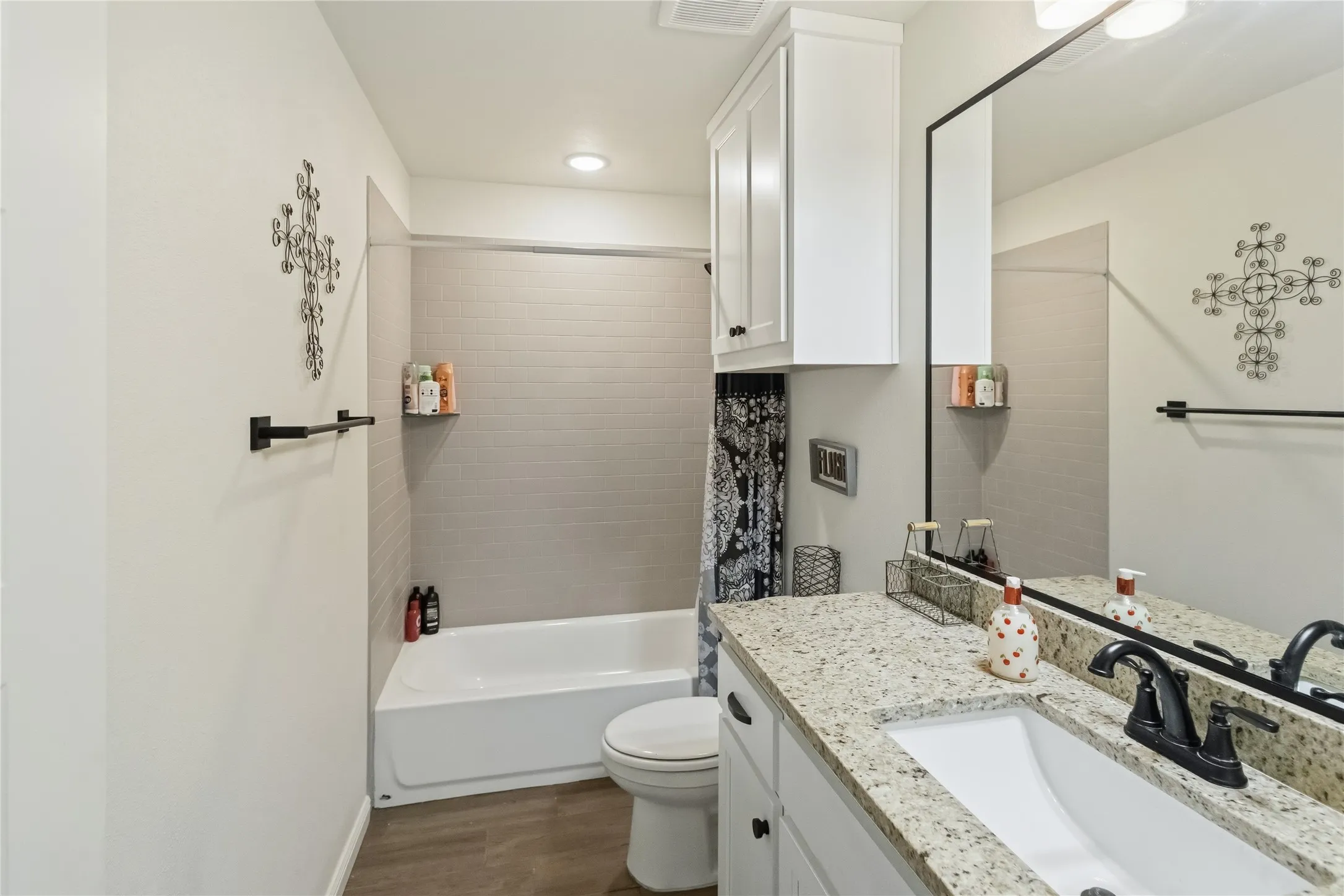 Single Family Residence For Sale in Hood County , 232 Yawney Drive, Lipan, Texas 76464, 3 Bedroom, 2 Bathroom, 2 Garage spaces, 1,533 Sqft, built in 2024, mls#21410084, Real Estate Agent in Lipan, Homes For Sale in Hood county, Homes For Sale in Lipan, Realtor in Lipan Texas, Real Estate Brokerage Independent Realty Texas, Luminita Cordes Realtor