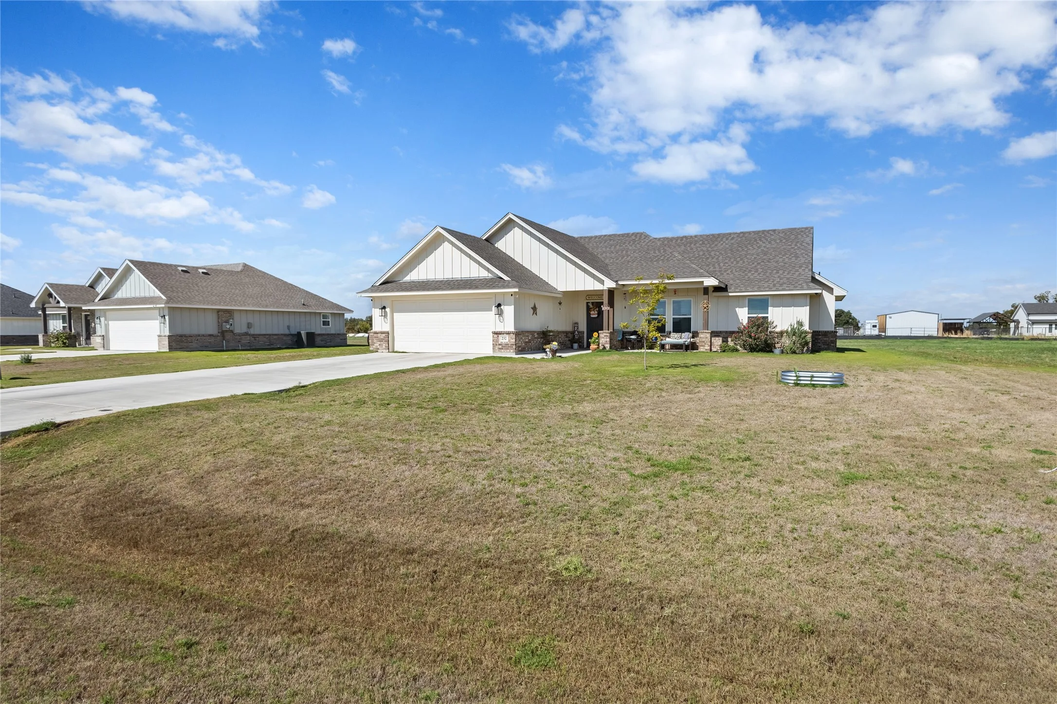 Single Family Residence For Sale in Hood County , 232 Yawney Drive, Lipan, Texas 76464, 3 Bedroom, 2 Bathroom, 2 Garage spaces, 1,533 Sqft, built in 2024, mls#21410084, Real Estate Agent in Lipan, Homes For Sale in Hood county, Homes For Sale in Lipan, Realtor in Lipan Texas, Real Estate Brokerage Independent Realty Texas, Luminita Cordes Realtor