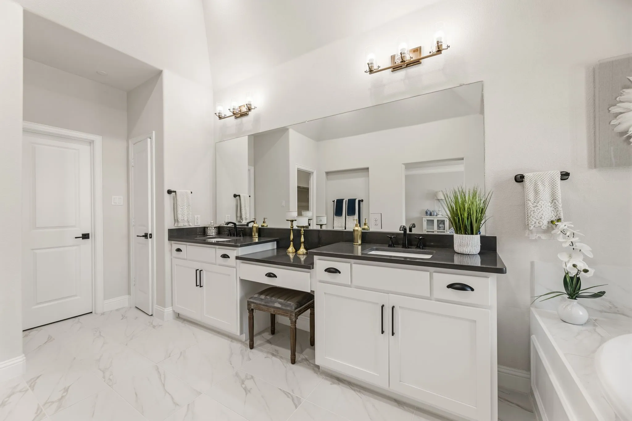 Townhouse For Sale in Denton County , 103 Kensington Drive, Lewisville, Texas 75067, 3 Bedroom, 3 Bathroom, 2 Garage spaces, 2,026 Sqft, built in 2019, mls#21404948, Real Estate Agent in Lewisville, Homes For Sale in Denton county, Homes For Sale in Lewisville, Realtor in Lewisville Texas, Real Estate Brokerage Independent Realty Texas, Luminita Cordes Realtor