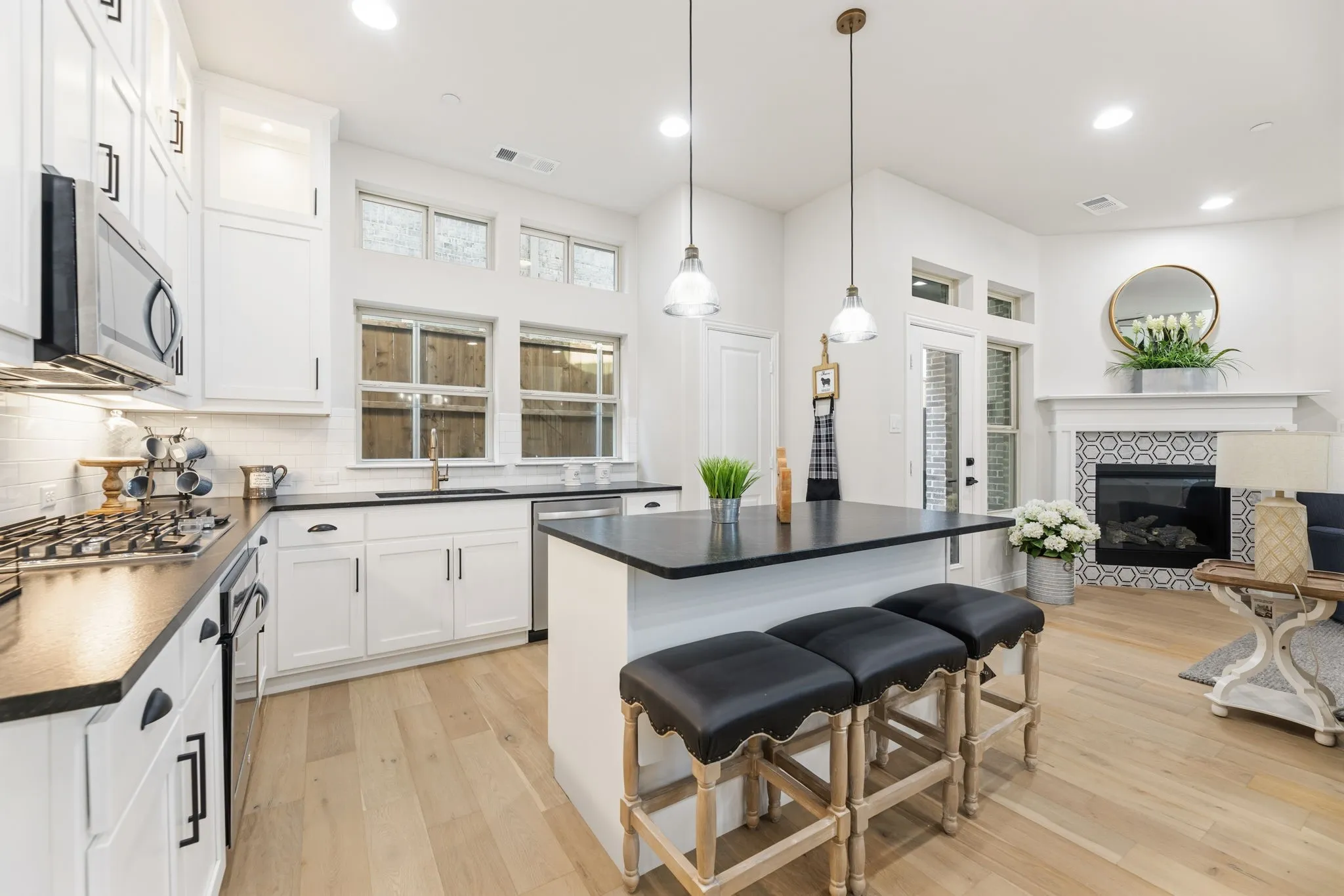 Townhouse For Sale in Denton County , 103 Kensington Drive, Lewisville, Texas 75067, 3 Bedroom, 3 Bathroom, 2 Garage spaces, 2,026 Sqft, built in 2019, mls#21404948, Real Estate Agent in Lewisville, Homes For Sale in Denton county, Homes For Sale in Lewisville, Realtor in Lewisville Texas, Real Estate Brokerage Independent Realty Texas, Luminita Cordes Realtor