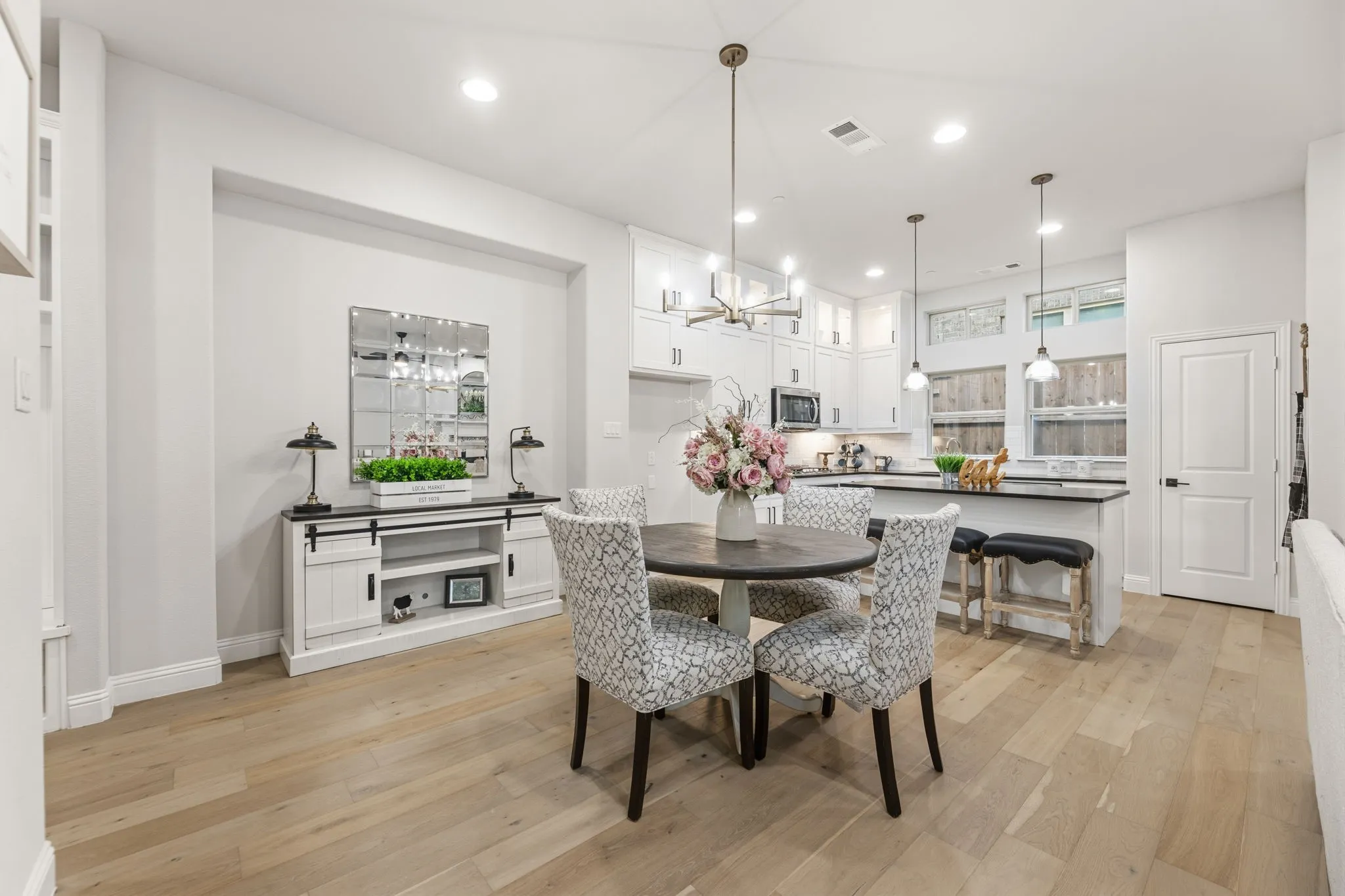 Townhouse For Sale in Denton County , 103 Kensington Drive, Lewisville, Texas 75067, 3 Bedroom, 3 Bathroom, 2 Garage spaces, 2,026 Sqft, built in 2019, mls#21404948, Real Estate Agent in Lewisville, Homes For Sale in Denton county, Homes For Sale in Lewisville, Realtor in Lewisville Texas, Real Estate Brokerage Independent Realty Texas, Luminita Cordes Realtor