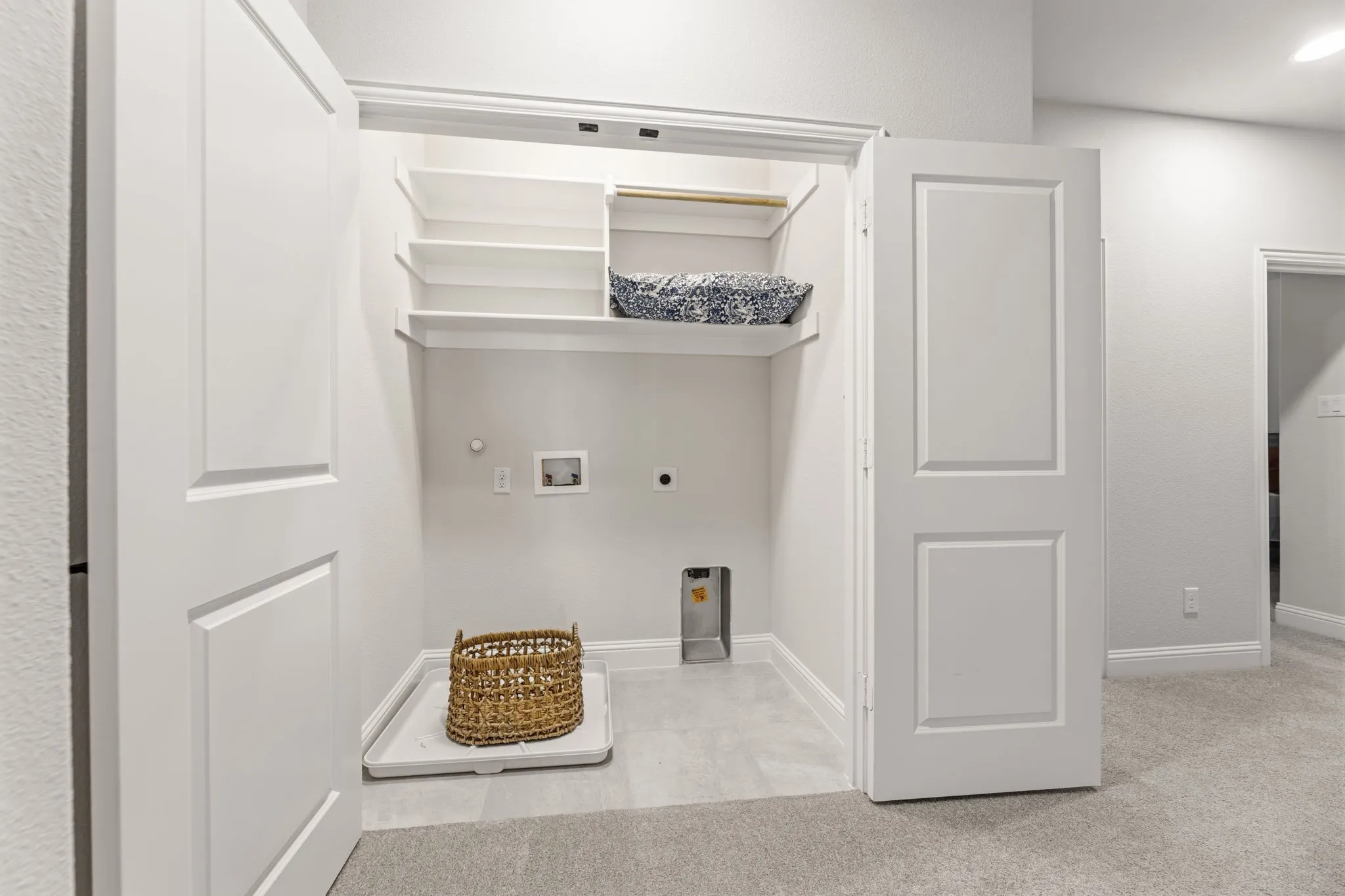 Townhouse For Sale in Denton County , 103 Kensington Drive, Lewisville, Texas 75067, 3 Bedroom, 3 Bathroom, 2 Garage spaces, 2,026 Sqft, built in 2019, mls#21404948, Real Estate Agent in Lewisville, Homes For Sale in Denton county, Homes For Sale in Lewisville, Realtor in Lewisville Texas, Real Estate Brokerage Independent Realty Texas, Luminita Cordes Realtor