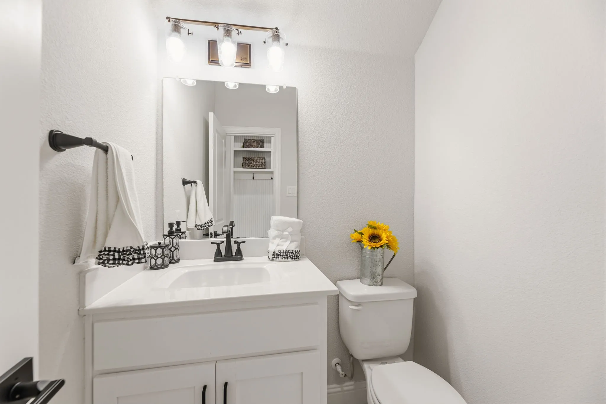Townhouse For Sale in Denton County , 103 Kensington Drive, Lewisville, Texas 75067, 3 Bedroom, 3 Bathroom, 2 Garage spaces, 2,026 Sqft, built in 2019, mls#21404948, Real Estate Agent in Lewisville, Homes For Sale in Denton county, Homes For Sale in Lewisville, Realtor in Lewisville Texas, Real Estate Brokerage Independent Realty Texas, Luminita Cordes Realtor