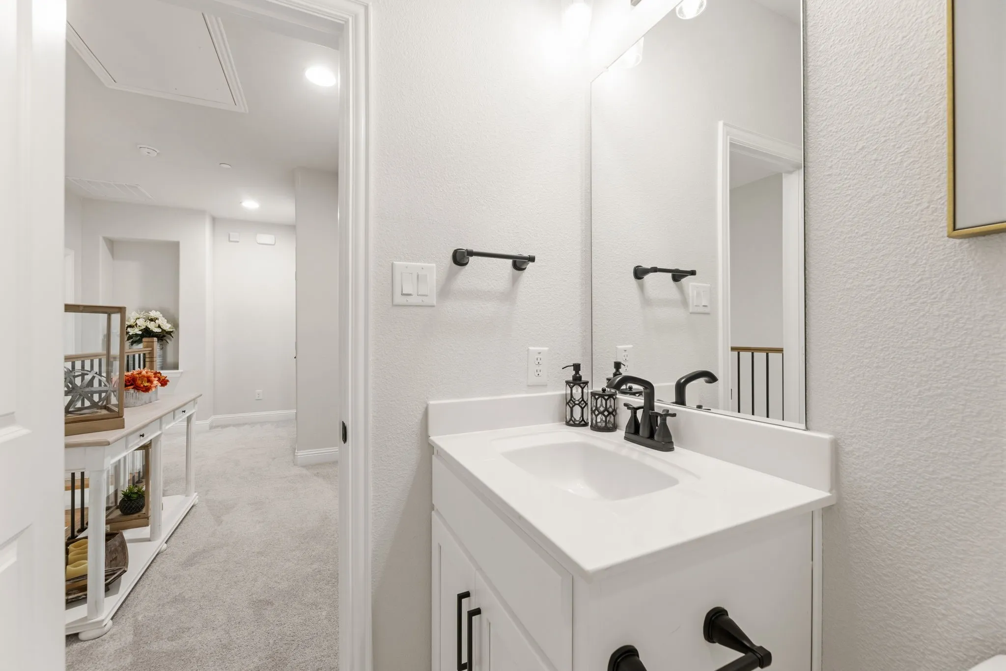 Townhouse For Sale in Denton County , 103 Kensington Drive, Lewisville, Texas 75067, 3 Bedroom, 3 Bathroom, 2 Garage spaces, 2,026 Sqft, built in 2019, mls#21404948, Real Estate Agent in Lewisville, Homes For Sale in Denton county, Homes For Sale in Lewisville, Realtor in Lewisville Texas, Real Estate Brokerage Independent Realty Texas, Luminita Cordes Realtor