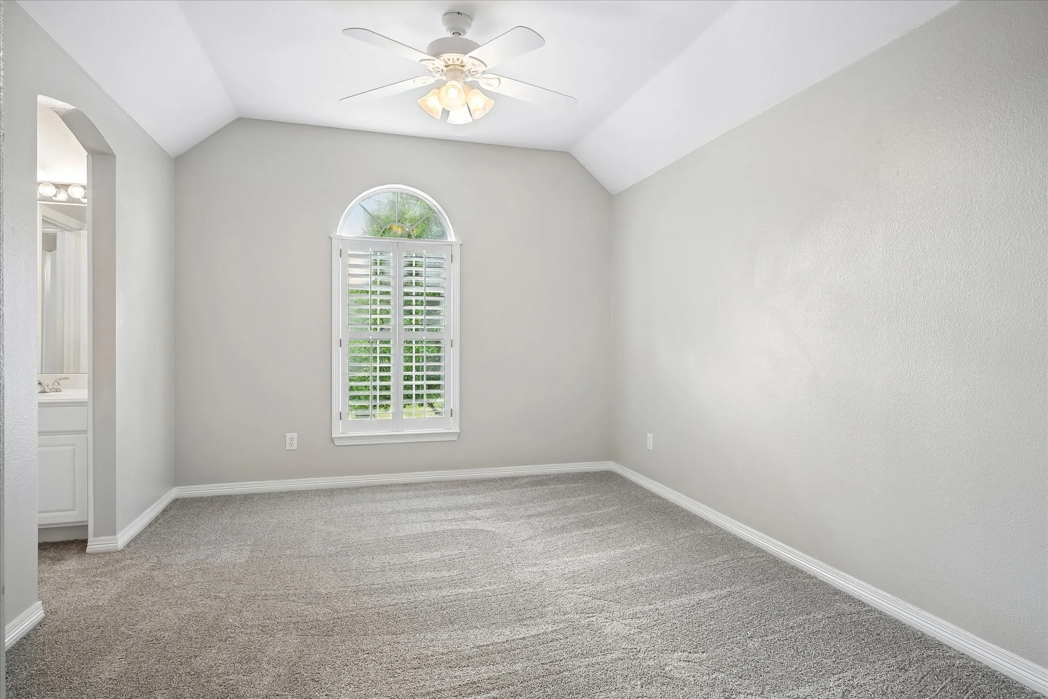 Single Family Residence For Sale in Collin County , 5104 Arbor Hollow Drive, Mc Kinney, Texas 75072, 4 Bedroom, 4 Bathroom, 3 Garage spaces, 3,368 Sqft, built in 1999, mls#21409850, Real Estate Agent in Mc Kinney, Homes For Sale in Collin county, Homes For Sale in Mc Kinney, Realtor in Mc Kinney Texas, Real Estate Brokerage Independent Realty Texas, Luminita Cordes Realtor