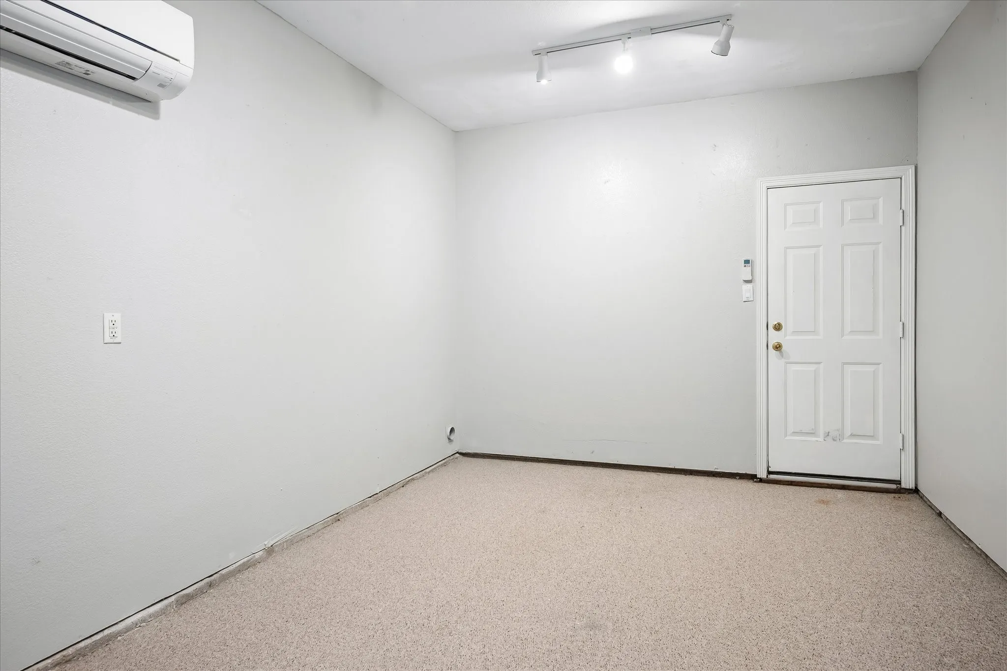 Climate controlled bonus room in garage.