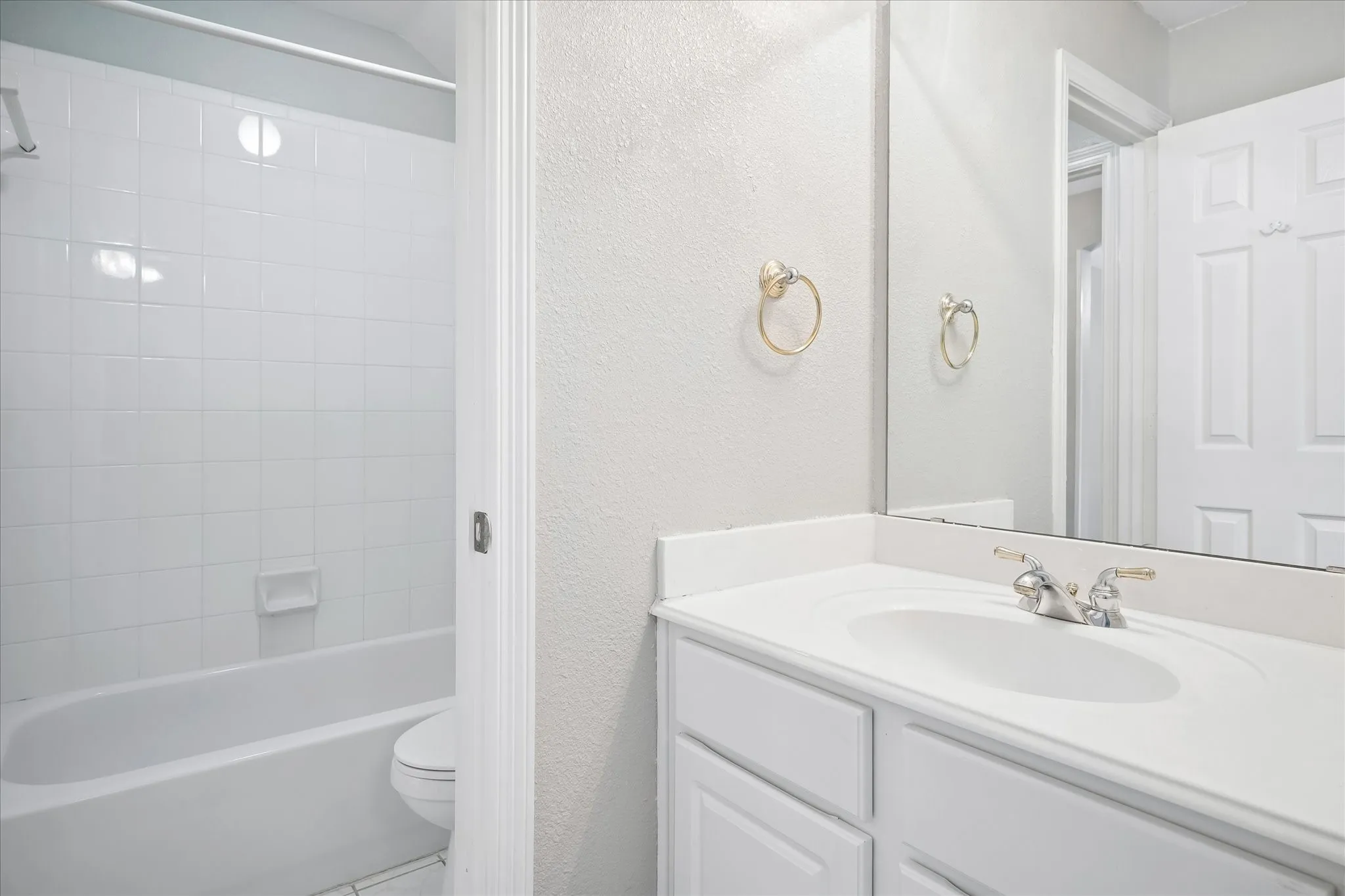 Single Family Residence For Sale in Collin County , 5104 Arbor Hollow Drive, Mc Kinney, Texas 75072, 4 Bedroom, 4 Bathroom, 3 Garage spaces, 3,368 Sqft, built in 1999, mls#21409850, Real Estate Agent in Mc Kinney, Homes For Sale in Collin county, Homes For Sale in Mc Kinney, Realtor in Mc Kinney Texas, Real Estate Brokerage Independent Realty Texas, Luminita Cordes Realtor
