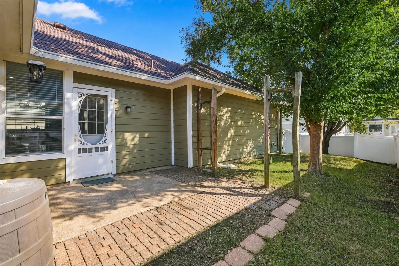 Single Family Residence For Sale in Denton County , 9904 Concord Drive, Providence Village, Texas 76227, 3 Bedroom, 2 Bathroom, 2 Garage spaces, 1,796 Sqft, built in 2004, mls#21410051, Real Estate Agent in Providence Village, Homes For Sale in Denton county, Homes For Sale in Providence Village, Realtor in Providence Village Texas, Real Estate Brokerage Independent Realty Texas, Luminita Cordes Realtor