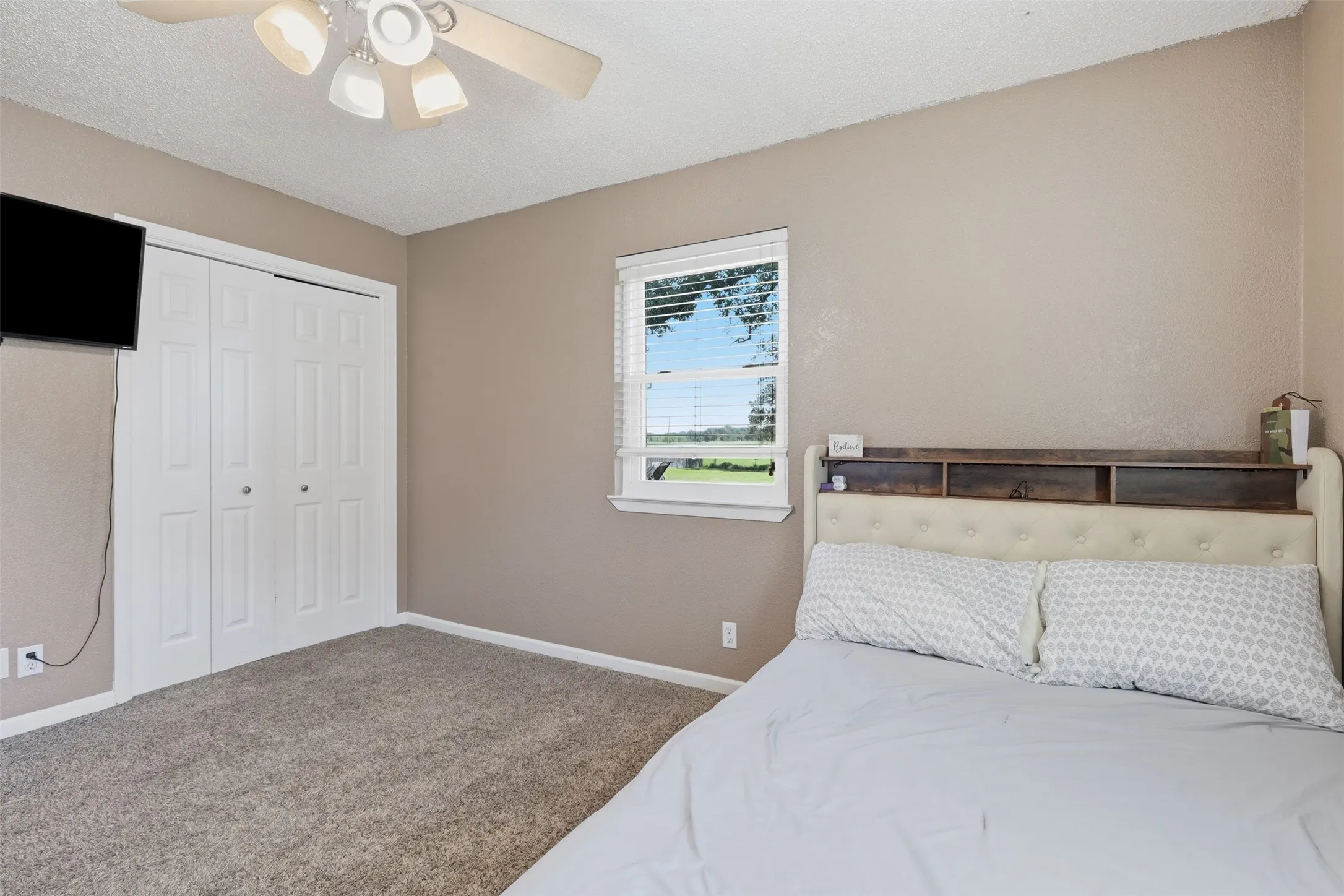 Single Family Residence For Sale in Hood County , 2609 Oaks Drive, Granbury, Texas 76049, 3 Bedroom, 2 Bathroom, 2 Garage spaces, 1,596 Sqft, built in 1976, mls#21408893, Real Estate Agent in Granbury, Homes For Sale in Hood county, Homes For Sale in Granbury, Realtor in Granbury Texas, Real Estate Brokerage Independent Realty Texas, Luminita Cordes Realtor