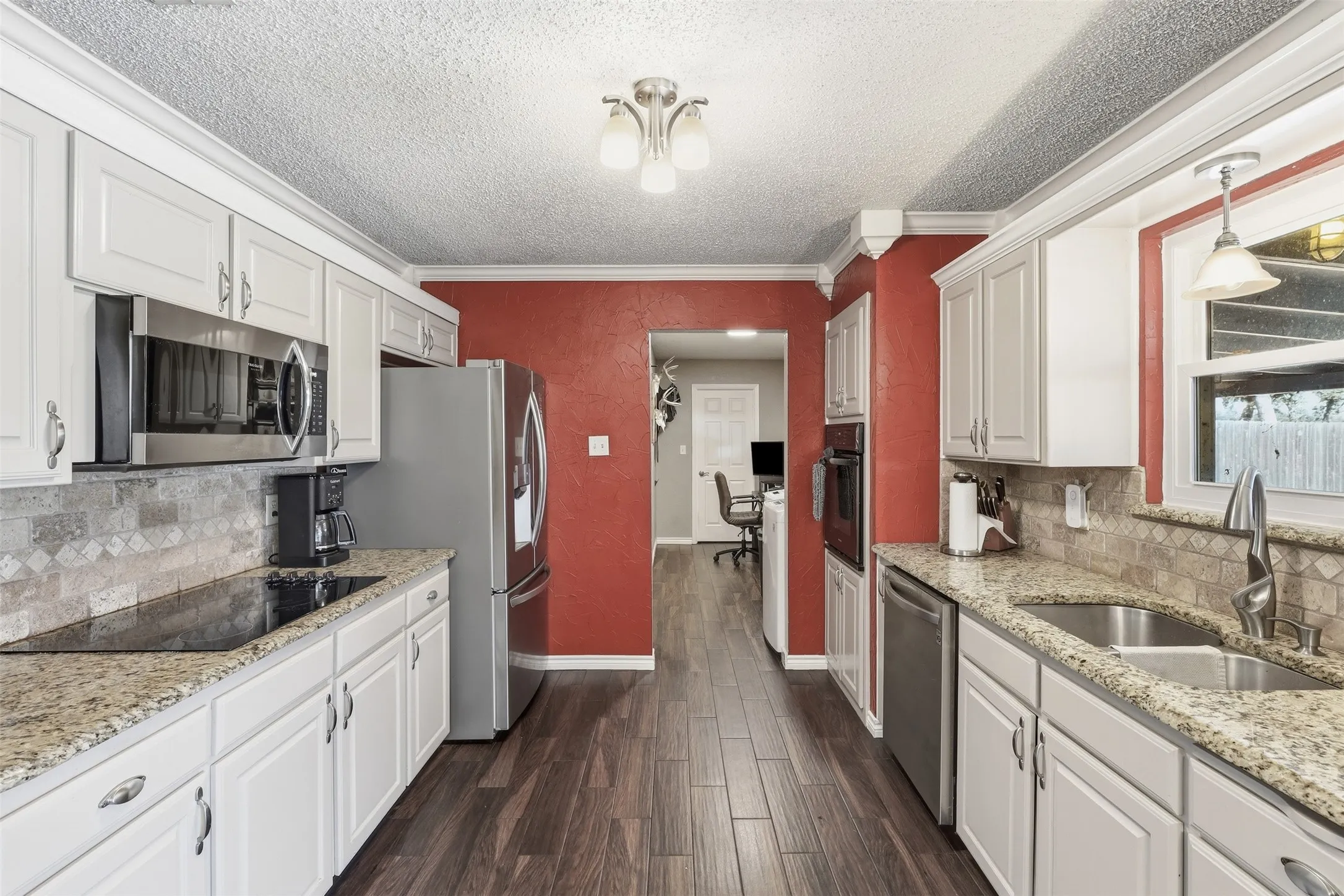 Single Family Residence For Sale in Hood County , 2609 Oaks Drive, Granbury, Texas 76049, 3 Bedroom, 2 Bathroom, 2 Garage spaces, 1,596 Sqft, built in 1976, mls#21408893, Real Estate Agent in Granbury, Homes For Sale in Hood county, Homes For Sale in Granbury, Realtor in Granbury Texas, Real Estate Brokerage Independent Realty Texas, Luminita Cordes Realtor