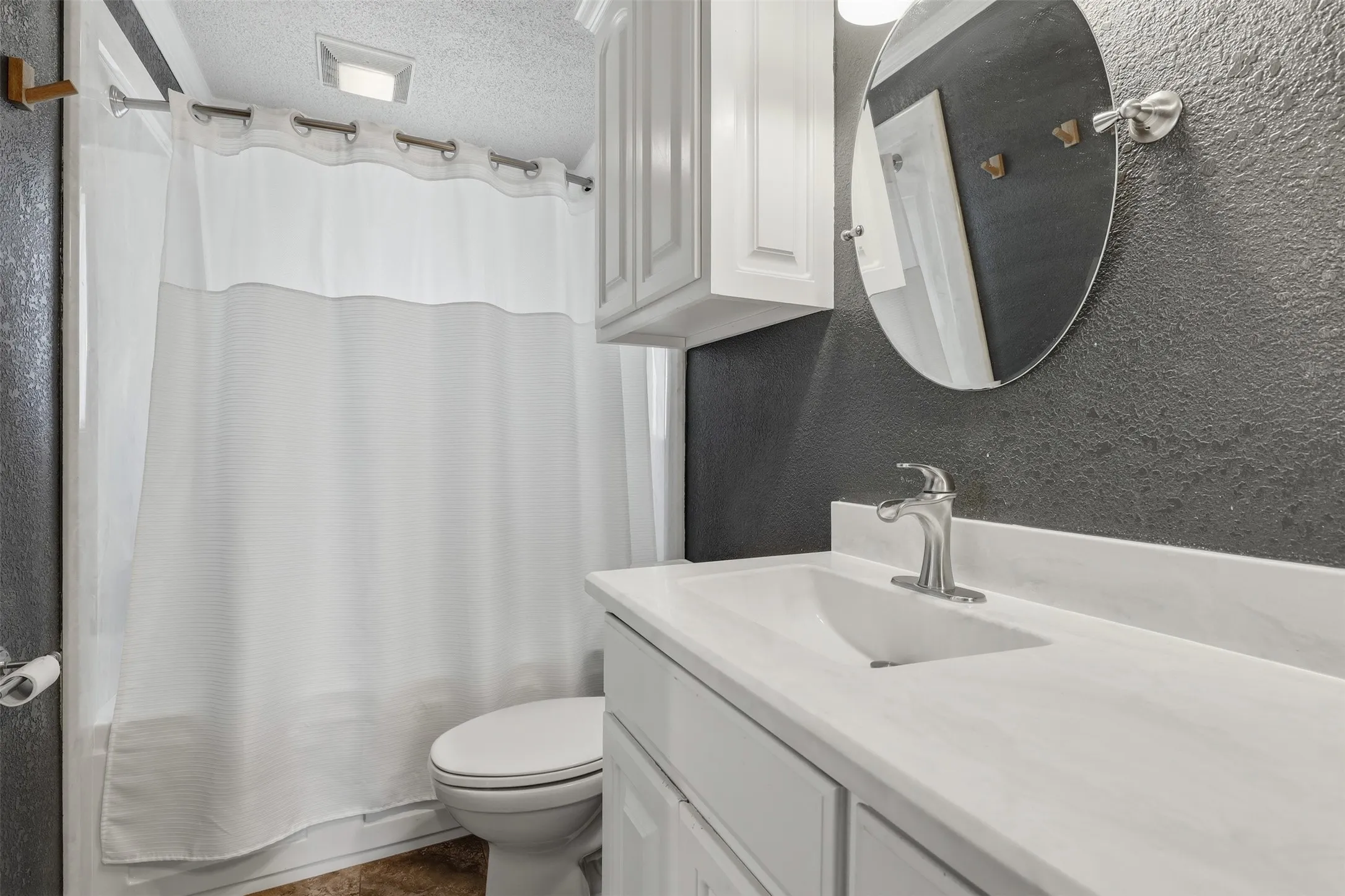 Single Family Residence For Sale in Hood County , 2609 Oaks Drive, Granbury, Texas 76049, 3 Bedroom, 2 Bathroom, 2 Garage spaces, 1,596 Sqft, built in 1976, mls#21408893, Real Estate Agent in Granbury, Homes For Sale in Hood county, Homes For Sale in Granbury, Realtor in Granbury Texas, Real Estate Brokerage Independent Realty Texas, Luminita Cordes Realtor
