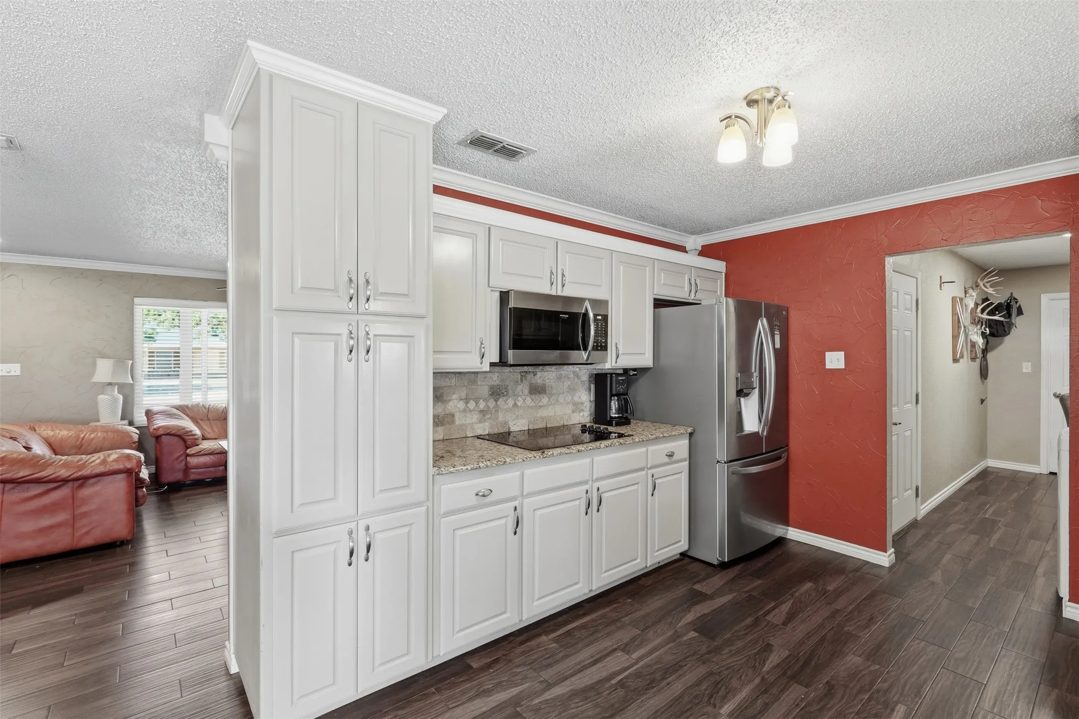 Single Family Residence For Sale in Hood County , 2609 Oaks Drive, Granbury, Texas 76049, 3 Bedroom, 2 Bathroom, 2 Garage spaces, 1,596 Sqft, built in 1976, mls#21408893, Real Estate Agent in Granbury, Homes For Sale in Hood county, Homes For Sale in Granbury, Realtor in Granbury Texas, Real Estate Brokerage Independent Realty Texas, Luminita Cordes Realtor