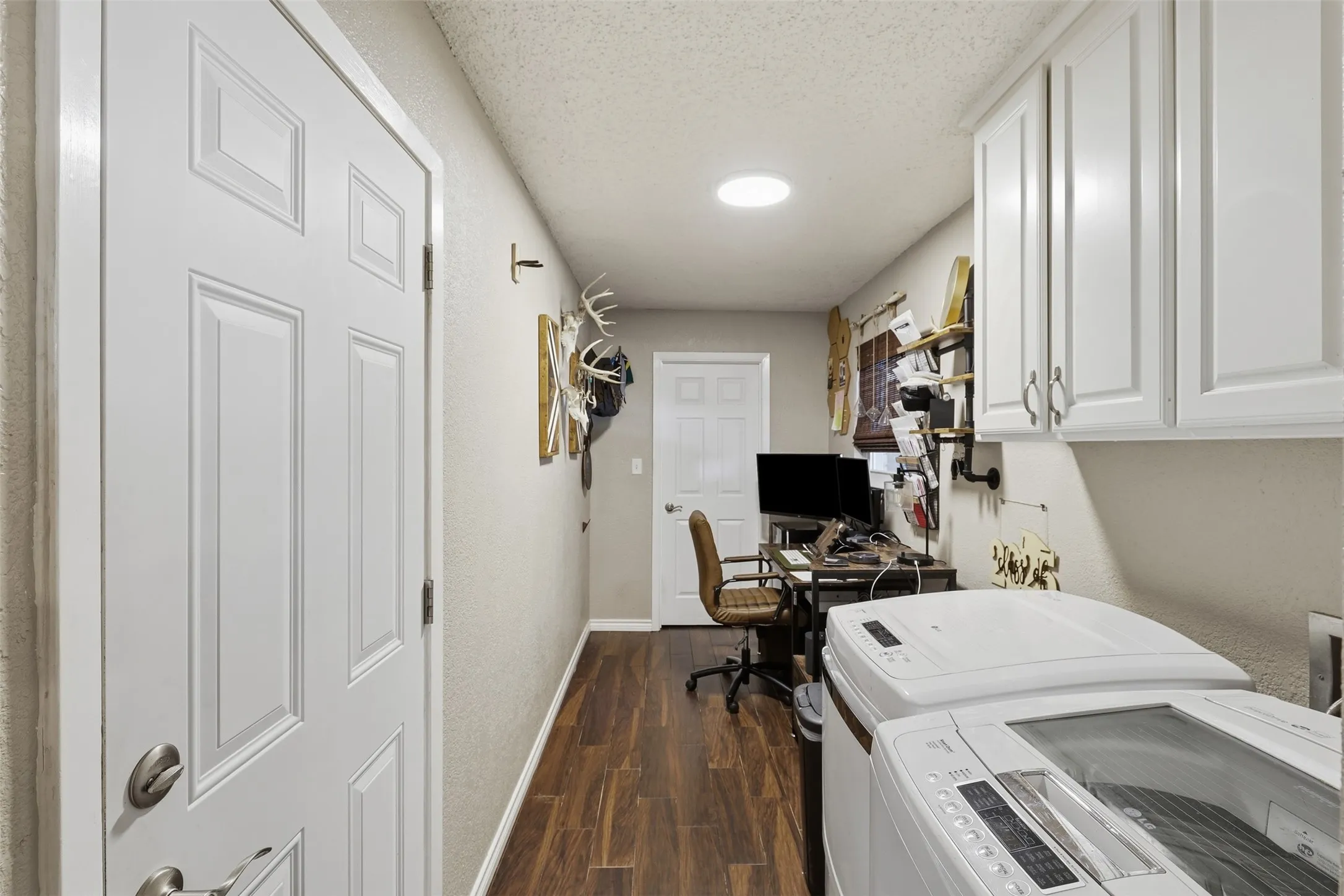 Single Family Residence For Sale in Hood County , 2609 Oaks Drive, Granbury, Texas 76049, 3 Bedroom, 2 Bathroom, 2 Garage spaces, 1,596 Sqft, built in 1976, mls#21408893, Real Estate Agent in Granbury, Homes For Sale in Hood county, Homes For Sale in Granbury, Realtor in Granbury Texas, Real Estate Brokerage Independent Realty Texas, Luminita Cordes Realtor
