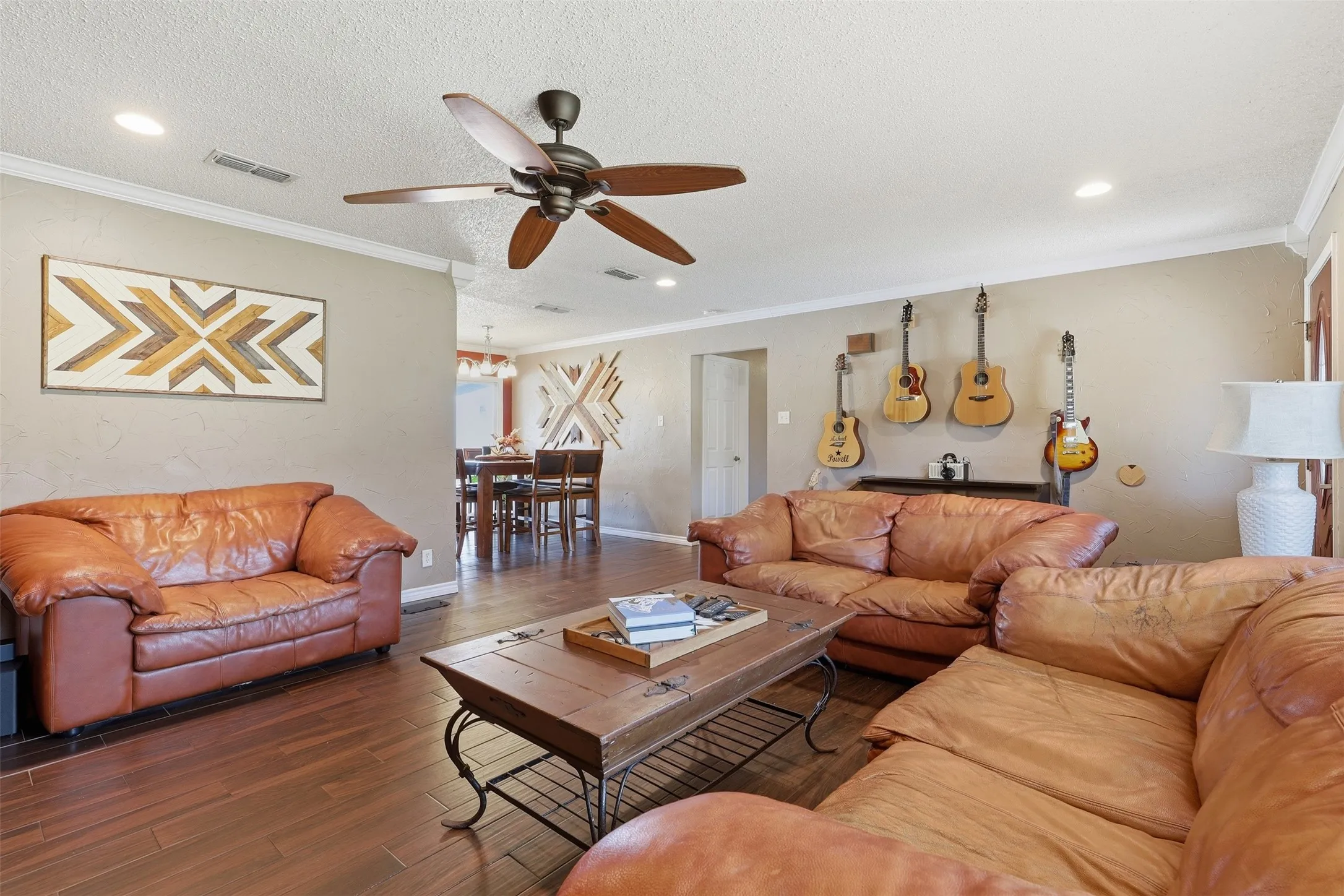 Single Family Residence For Sale in Hood County , 2609 Oaks Drive, Granbury, Texas 76049, 3 Bedroom, 2 Bathroom, 2 Garage spaces, 1,596 Sqft, built in 1976, mls#21408893, Real Estate Agent in Granbury, Homes For Sale in Hood county, Homes For Sale in Granbury, Realtor in Granbury Texas, Real Estate Brokerage Independent Realty Texas, Luminita Cordes Realtor