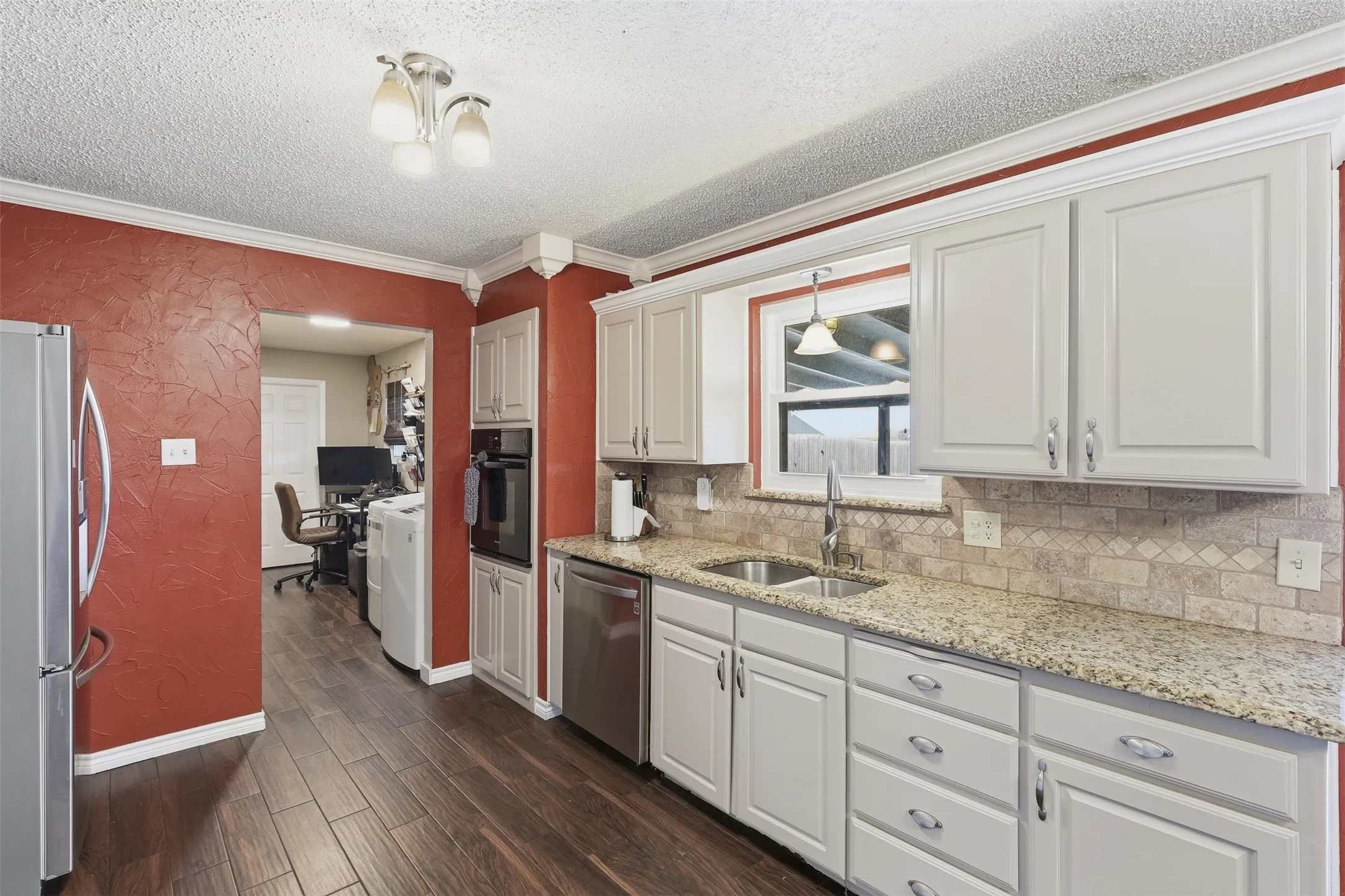 Single Family Residence For Sale in Hood County , 2609 Oaks Drive, Granbury, Texas 76049, 3 Bedroom, 2 Bathroom, 2 Garage spaces, 1,596 Sqft, built in 1976, mls#21408893, Real Estate Agent in Granbury, Homes For Sale in Hood county, Homes For Sale in Granbury, Realtor in Granbury Texas, Real Estate Brokerage Independent Realty Texas, Luminita Cordes Realtor