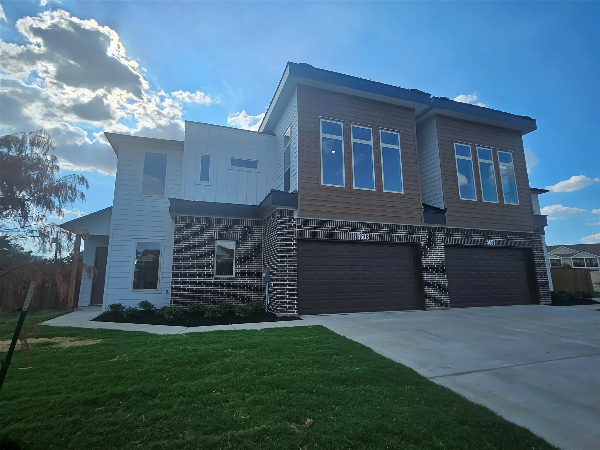 Duplex For Rent in Dallas County , 5603 Wayside Drive, Dallas, Texas 75235, 4 Bedroom, 1 Bathroom, 2 Garage spaces, 2,085 Sqft, built in 2026, mls#21410090, Real Estate Agent in Dallas, Homes For Rent in Dallas county, Homes For Rent in Dallas, Realtor in Dallas Texas, Real Estate Brokerage Independent Realty Texas, Luminita Cordes Realtor