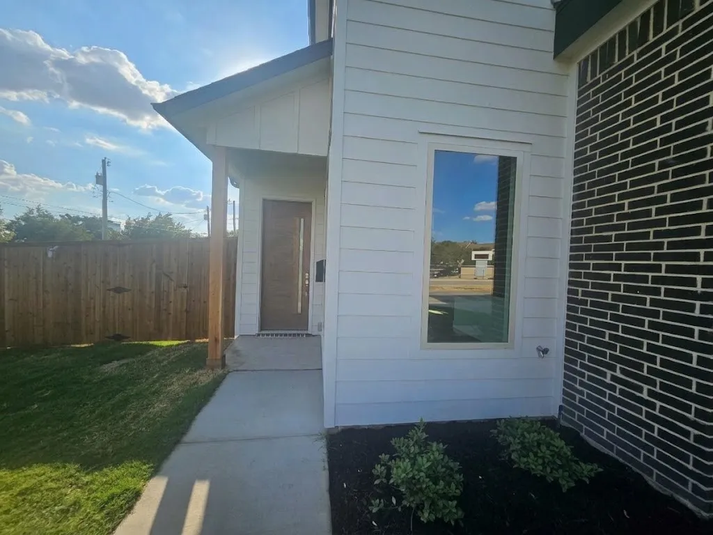 Duplex For Rent in Dallas County , 5603 Wayside Drive, Dallas, Texas 75235, 4 Bedroom, 1 Bathroom, 2 Garage spaces, 2,085 Sqft, built in 2026, mls#21410090, Real Estate Agent in Dallas, Homes For Rent in Dallas county, Homes For Rent in Dallas, Realtor in Dallas Texas, Real Estate Brokerage Independent Realty Texas, Luminita Cordes Realtor