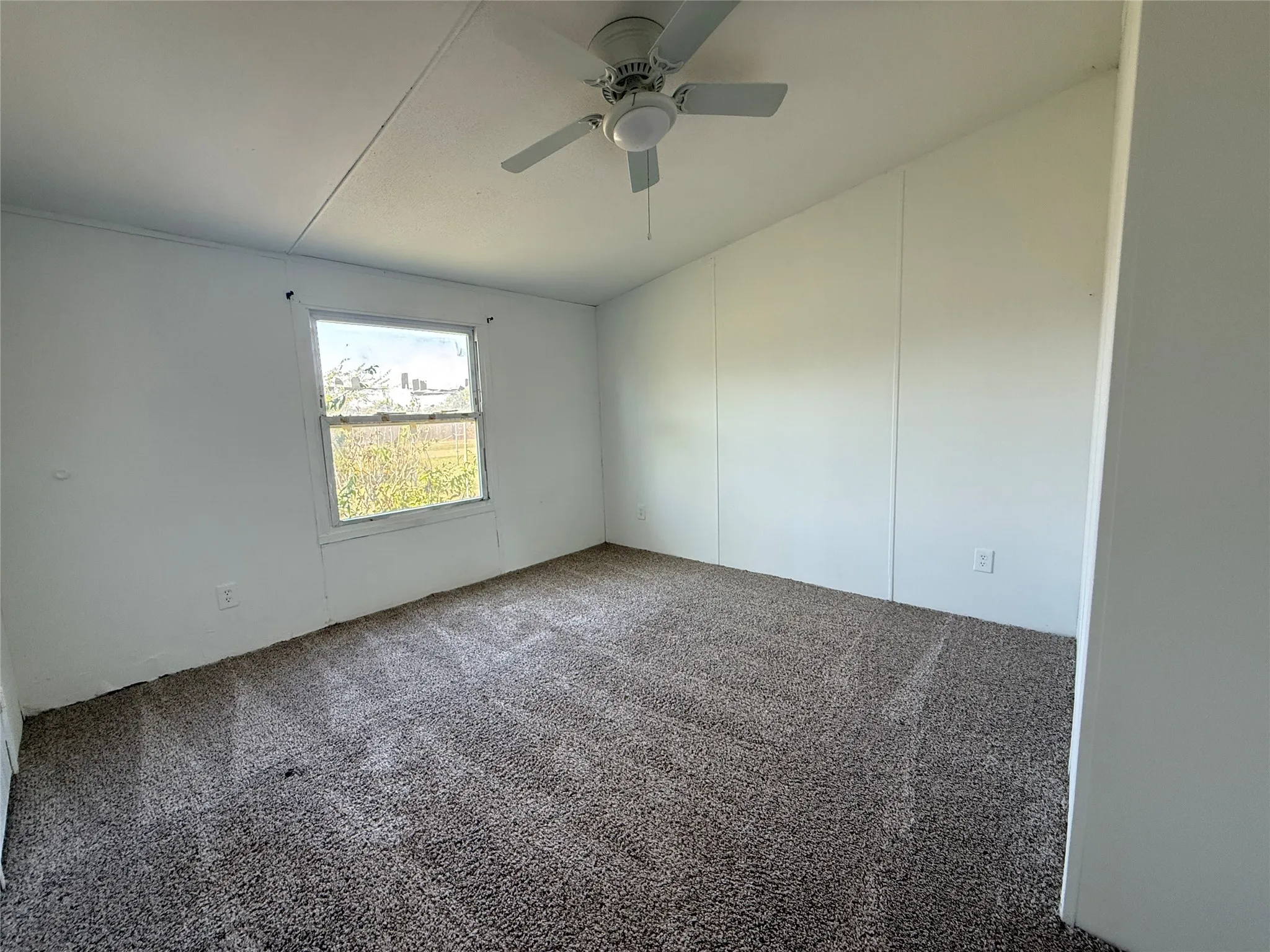 Manufactured Home For Sale in Kaufman County , 9066 Diamond Avenue, Kaufman, Texas 75142, 4 Bedroom, 2 Bathroom, Garage spaces, 2,016 Sqft, built in 2001, mls#21409853, Real Estate Agent in Kaufman, Homes For Sale in Kaufman county, Homes For Sale in Kaufman, Realtor in Kaufman Texas, Real Estate Brokerage Independent Realty Texas, Luminita Cordes Realtor