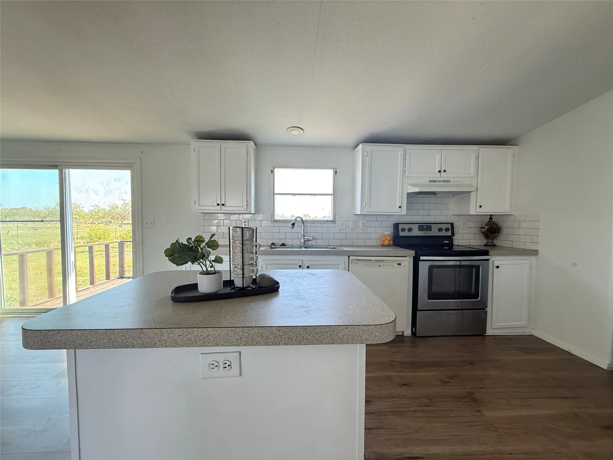 Manufactured Home For Sale in Kaufman County , 9066 Diamond Avenue, Kaufman, Texas 75142, 4 Bedroom, 2 Bathroom, Garage spaces, 2,016 Sqft, built in 2001, mls#21409853, Real Estate Agent in Kaufman, Homes For Sale in Kaufman county, Homes For Sale in Kaufman, Realtor in Kaufman Texas, Real Estate Brokerage Independent Realty Texas, Luminita Cordes Realtor
