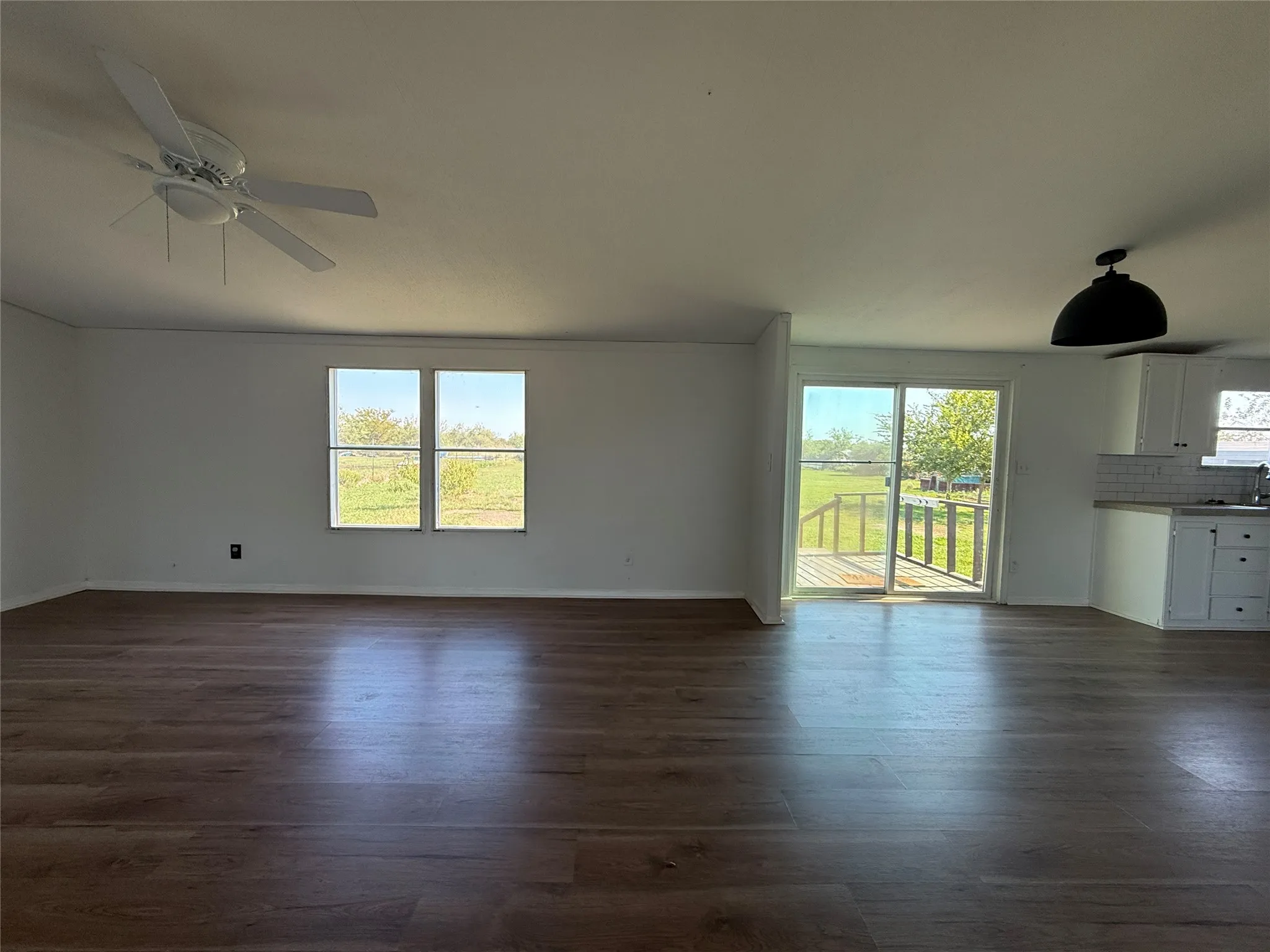 Manufactured Home For Sale in Kaufman County , 9066 Diamond Avenue, Kaufman, Texas 75142, 4 Bedroom, 2 Bathroom, Garage spaces, 2,016 Sqft, built in 2001, mls#21409853, Real Estate Agent in Kaufman, Homes For Sale in Kaufman county, Homes For Sale in Kaufman, Realtor in Kaufman Texas, Real Estate Brokerage Independent Realty Texas, Luminita Cordes Realtor