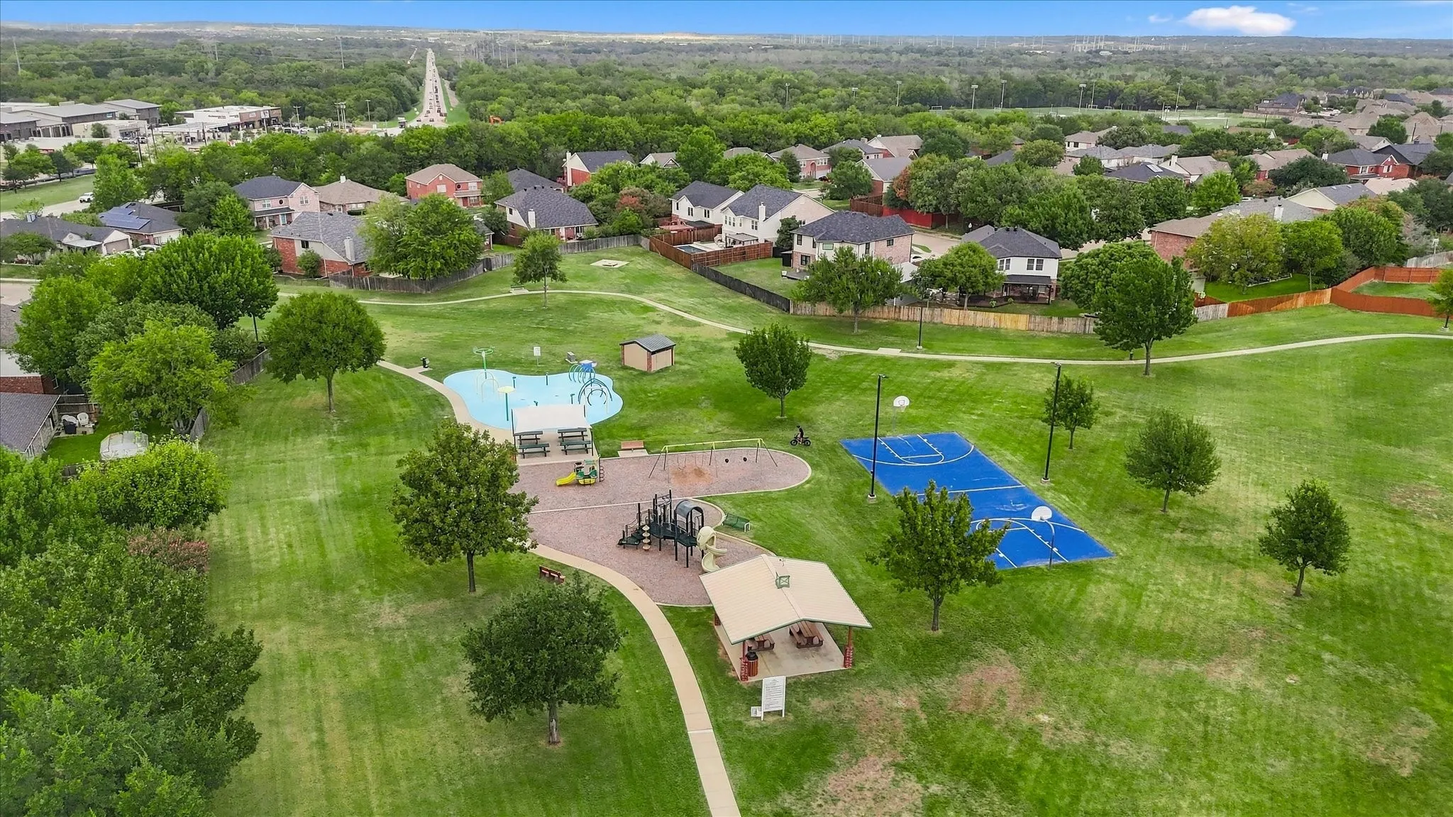 Single Family Residence For Sale in Denton County , 200 Ellicott Drive, Roanoke, Texas 76262, 4 Bedroom, 3 Bathroom, 2 Garage spaces, 2,482 Sqft, built in 2001, mls#21403584, Real Estate Agent in Roanoke, Homes For Sale in Denton county, Homes For Sale in Roanoke, Realtor in Roanoke Texas, Real Estate Brokerage Independent Realty Texas, Luminita Cordes Realtor