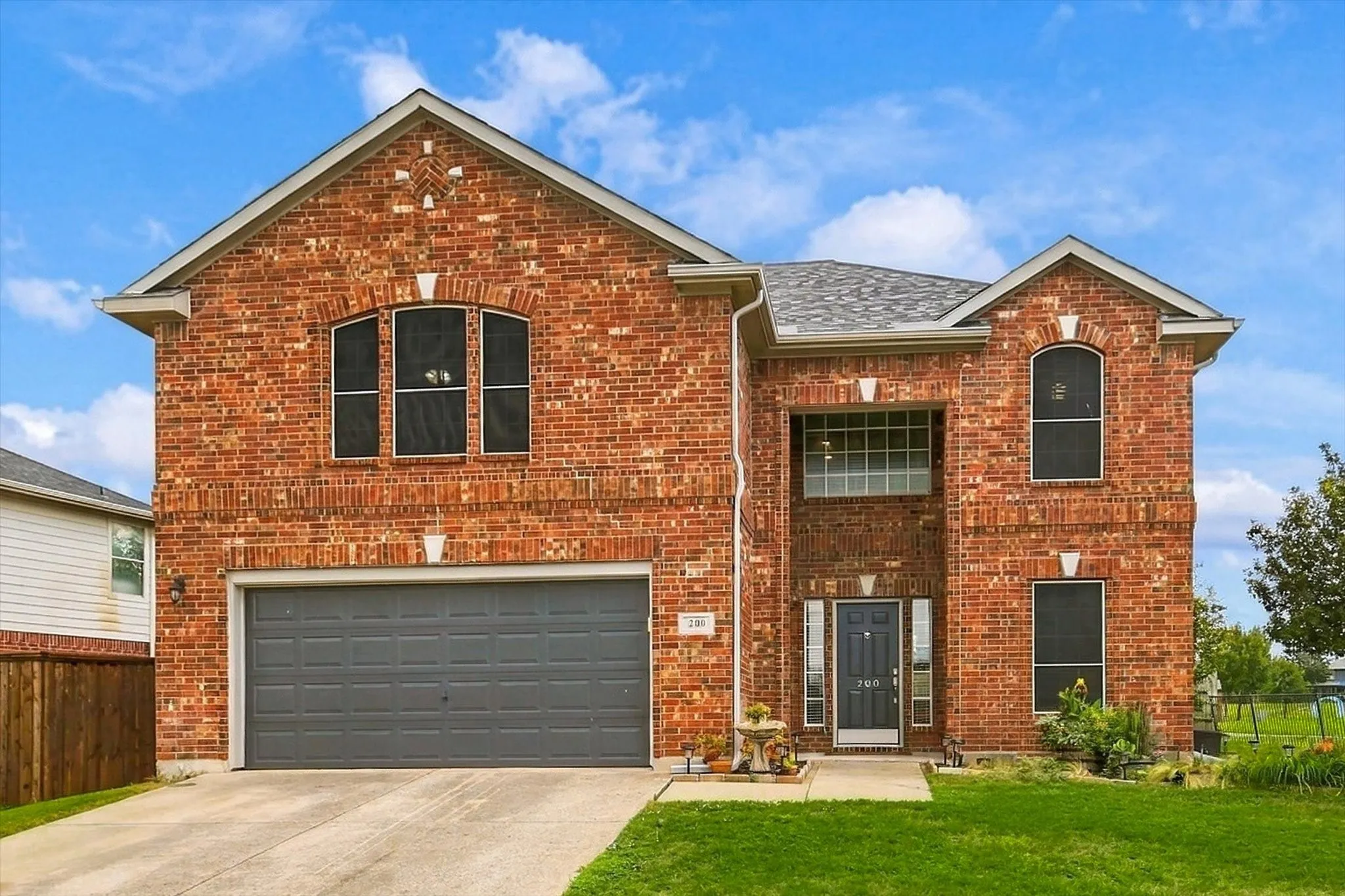 Single Family Residence For Sale in Denton County , 200 Ellicott Drive, Roanoke, Texas 76262, 4 Bedroom, 3 Bathroom, 2 Garage spaces, 2,482 Sqft, built in 2001, mls#21403584, Real Estate Agent in Roanoke, Homes For Sale in Denton county, Homes For Sale in Roanoke, Realtor in Roanoke Texas, Real Estate Brokerage Independent Realty Texas, Luminita Cordes Realtor