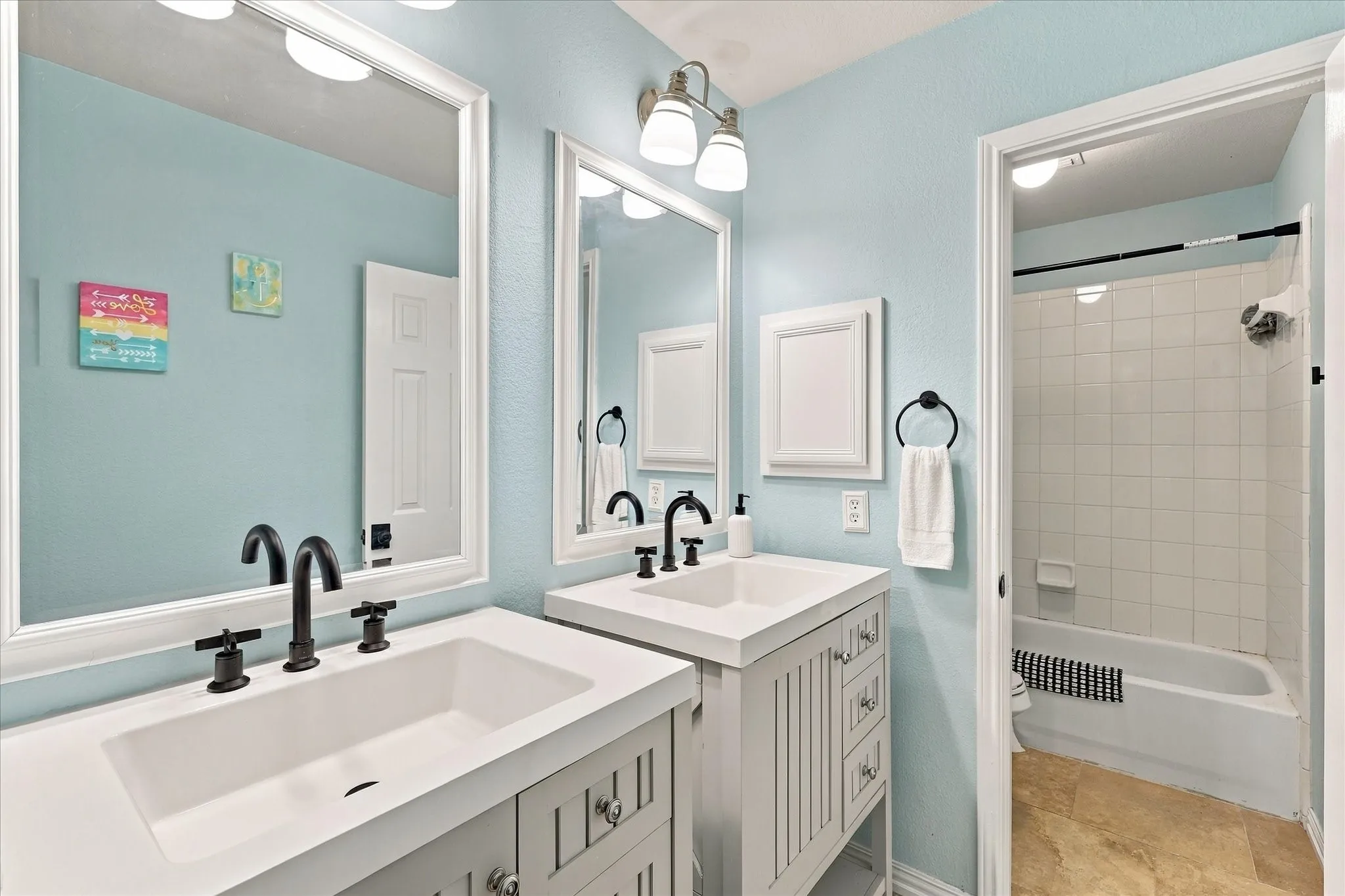 Single Family Residence For Sale in Denton County , 200 Ellicott Drive, Roanoke, Texas 76262, 4 Bedroom, 3 Bathroom, 2 Garage spaces, 2,482 Sqft, built in 2001, mls#21403584, Real Estate Agent in Roanoke, Homes For Sale in Denton county, Homes For Sale in Roanoke, Realtor in Roanoke Texas, Real Estate Brokerage Independent Realty Texas, Luminita Cordes Realtor